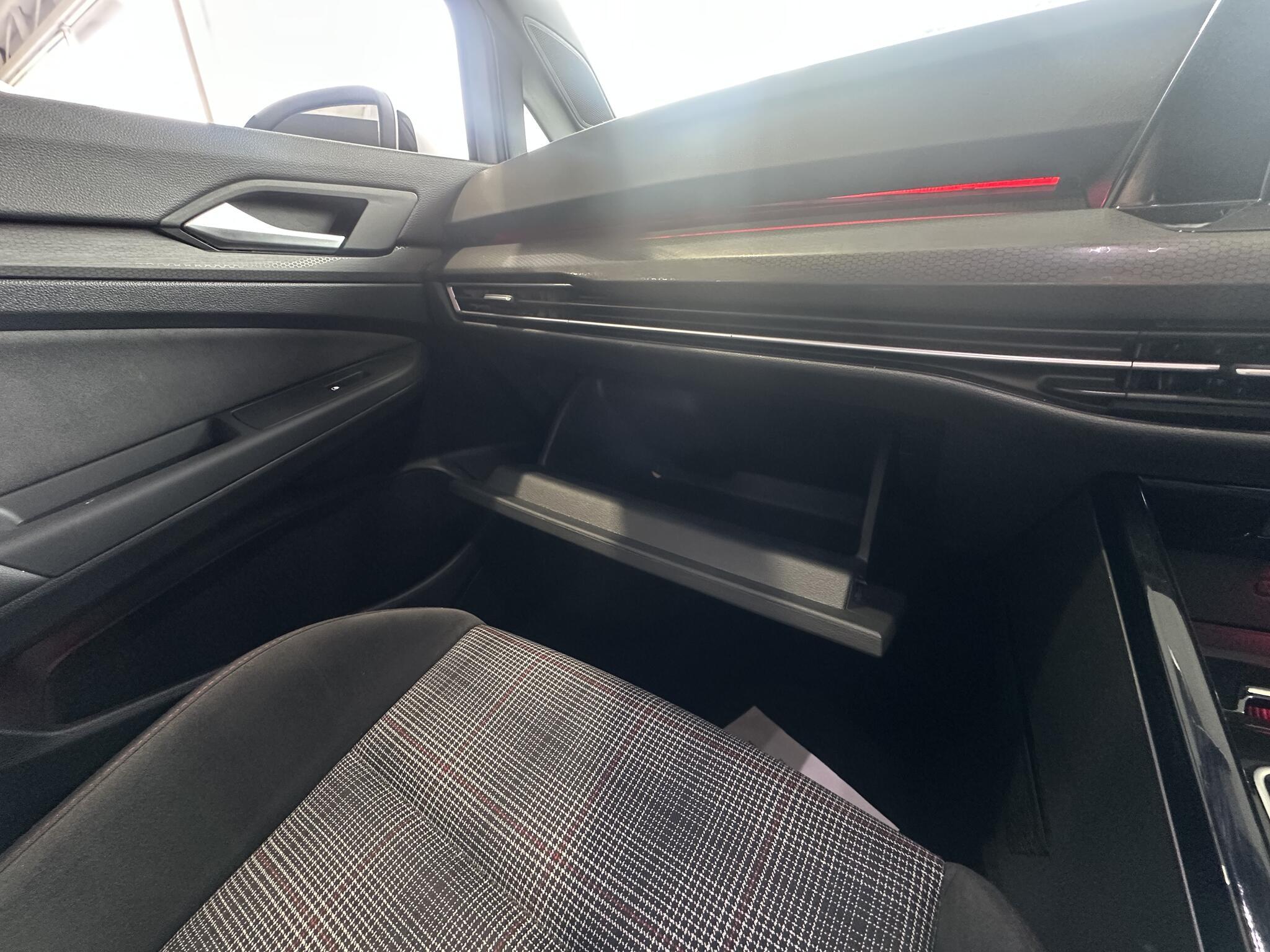 Volkswagen Golf - Image 19