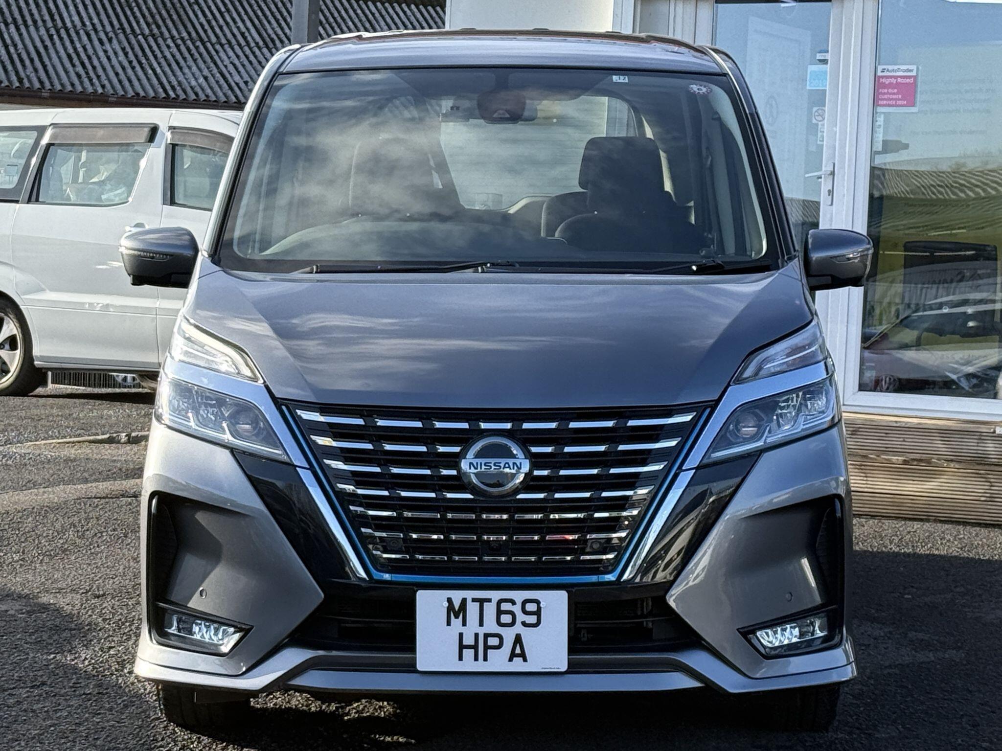 Nissan Serena - Image 8