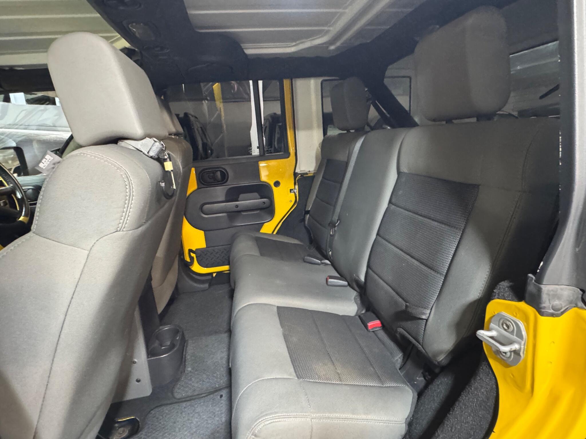 Jeep Wrangler - Image 10