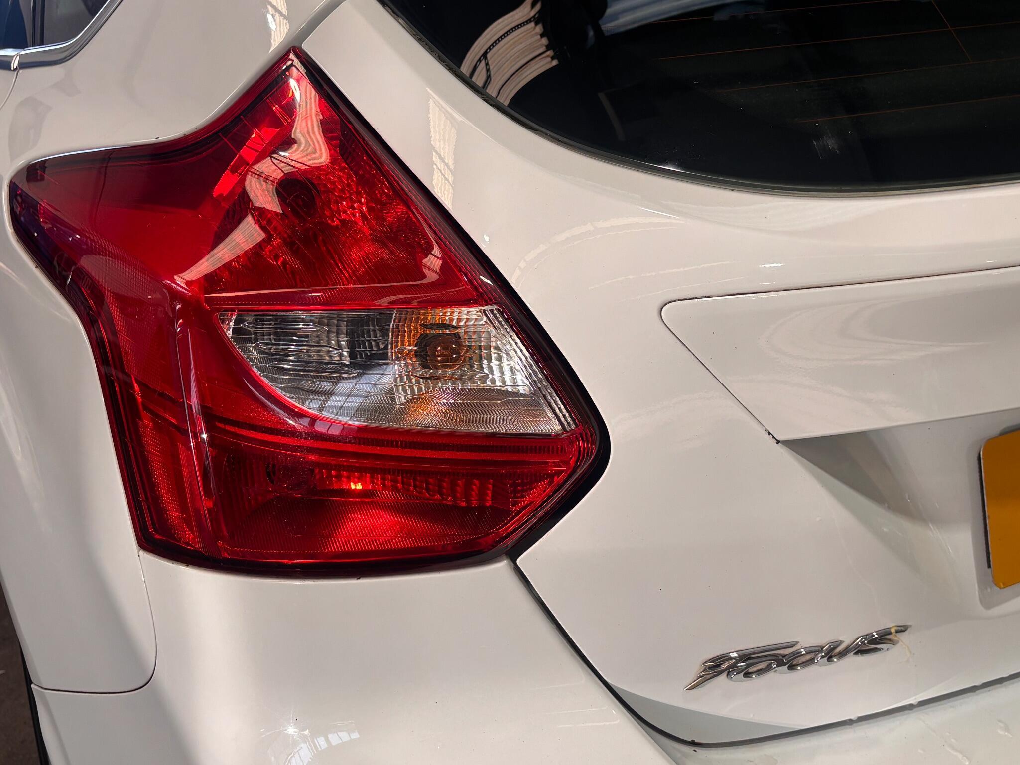 Ford Focus - Image 29