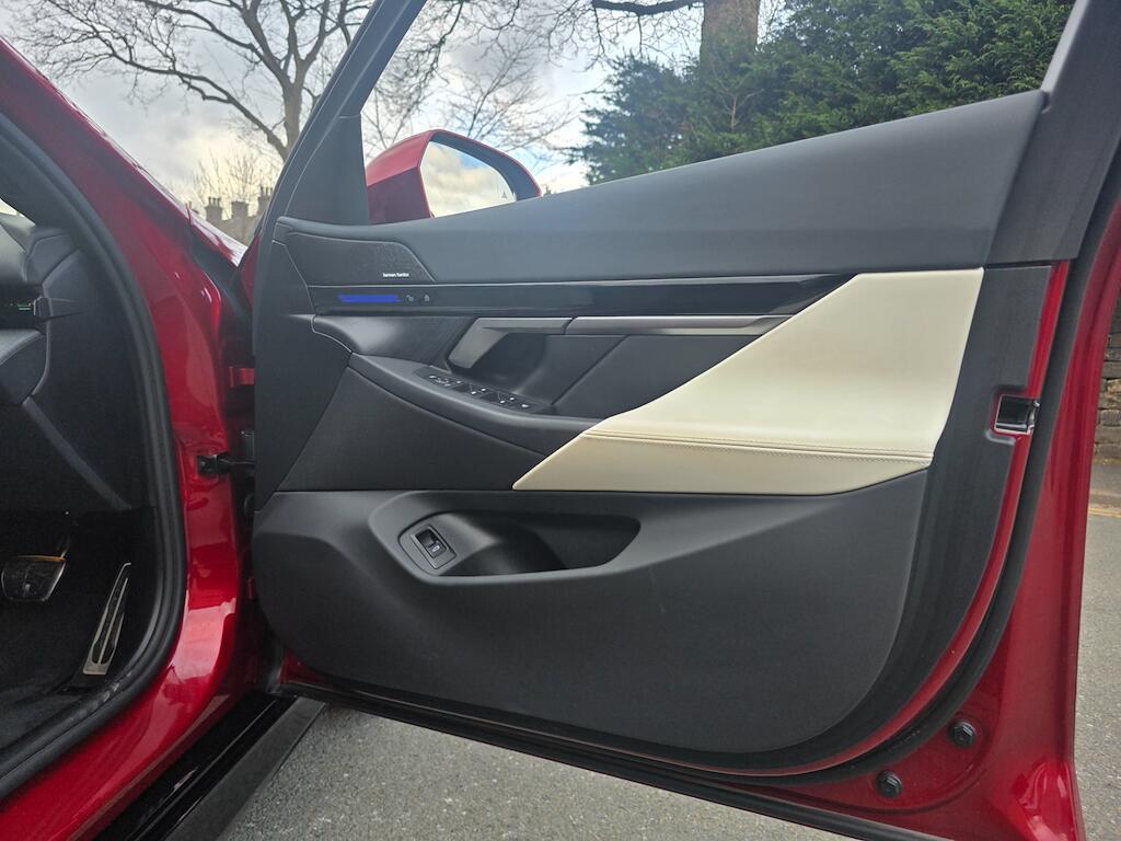 BMW 5 Series - Image 21