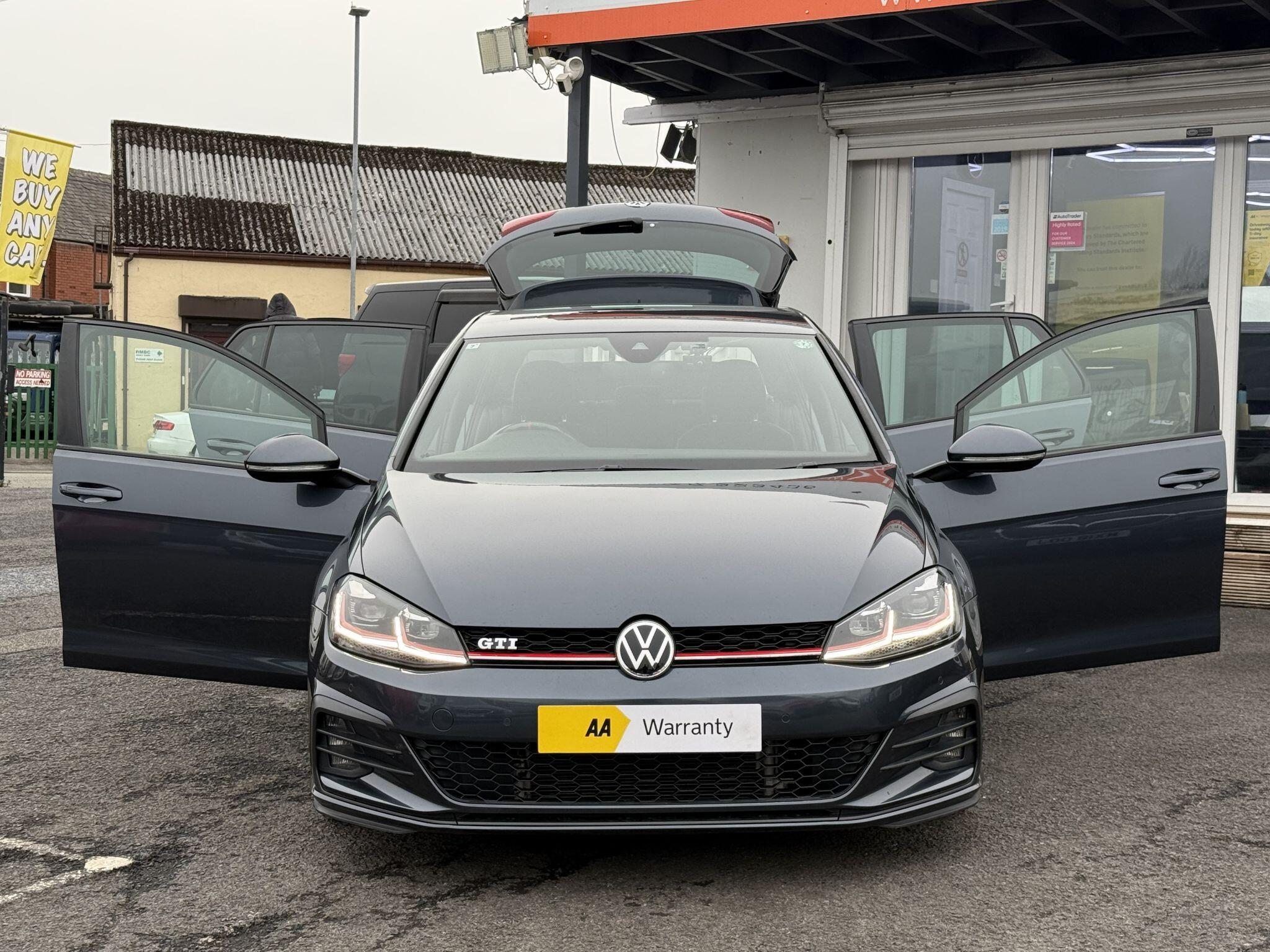 Volkswagen Golf - Image 22