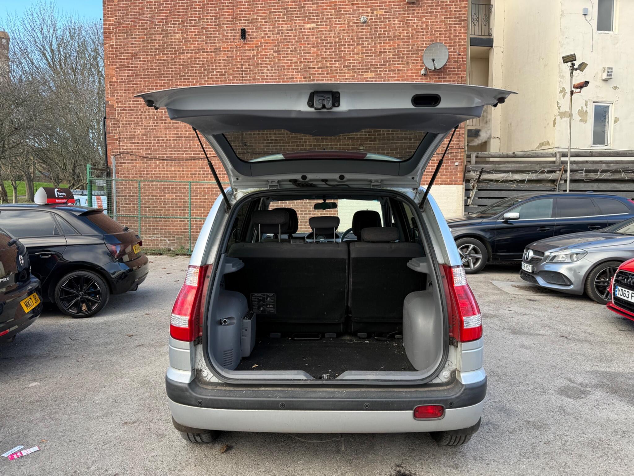 Hyundai Matrix - Image 19