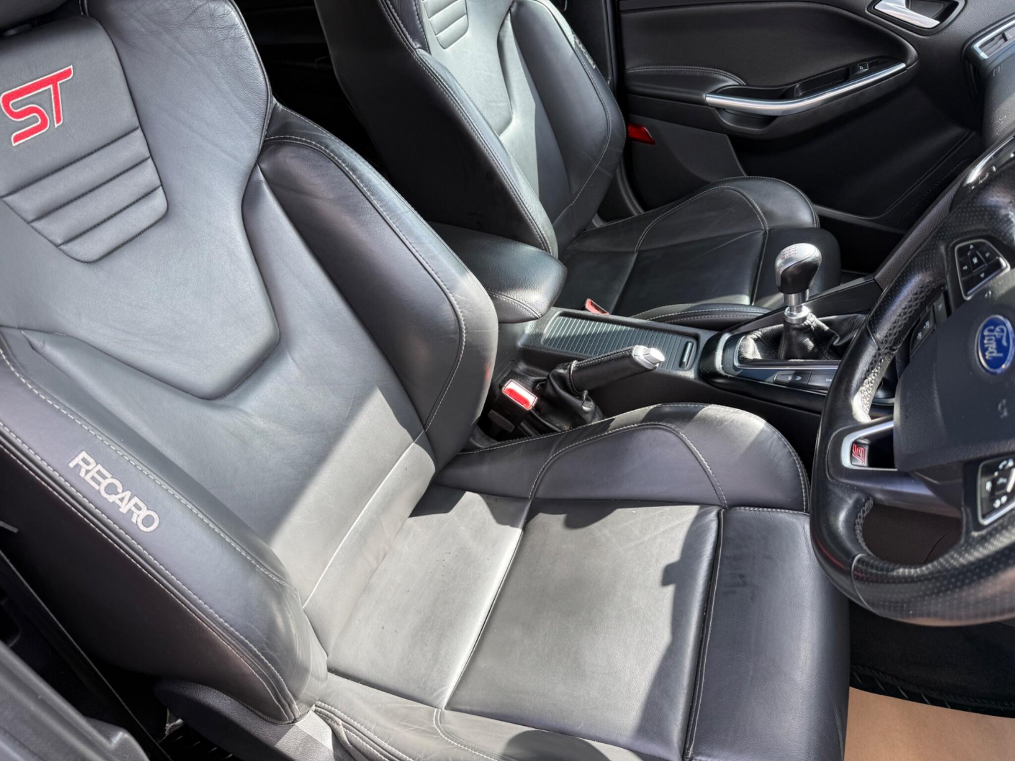 Ford Focus - Image 17
