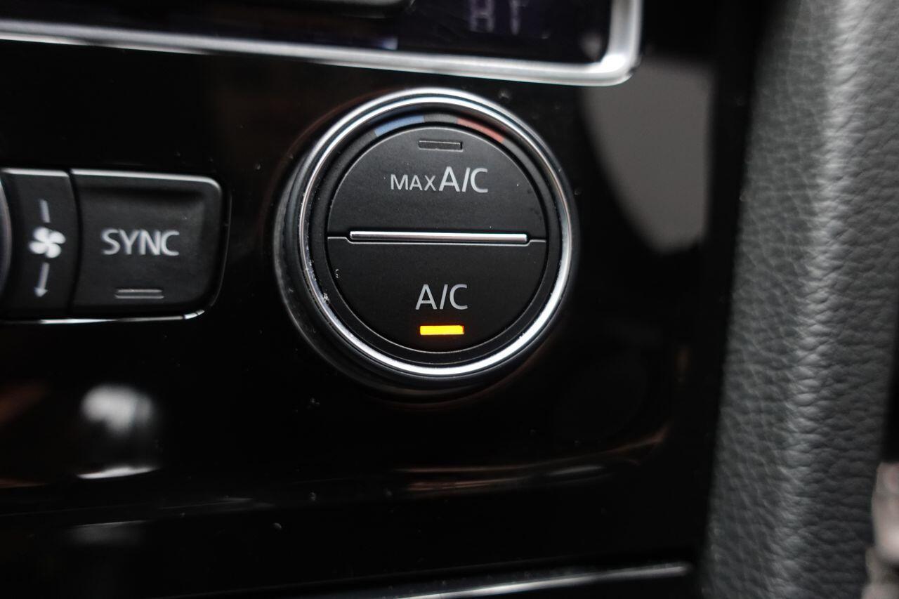 Volkswagen Golf - Image 48