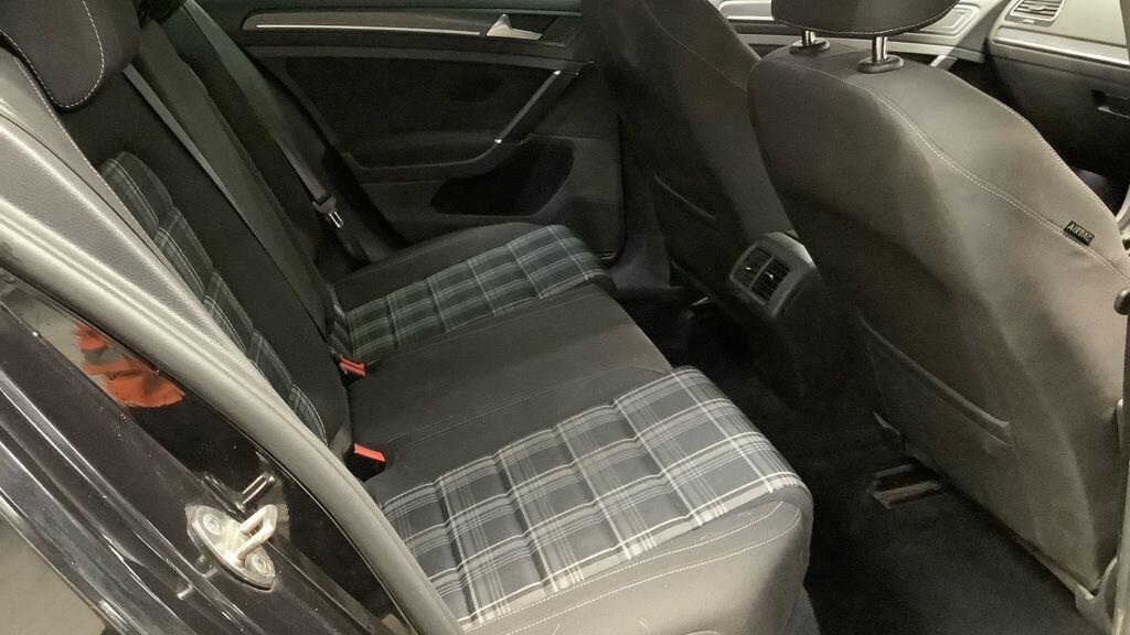 Volkswagen Golf - Image 8
