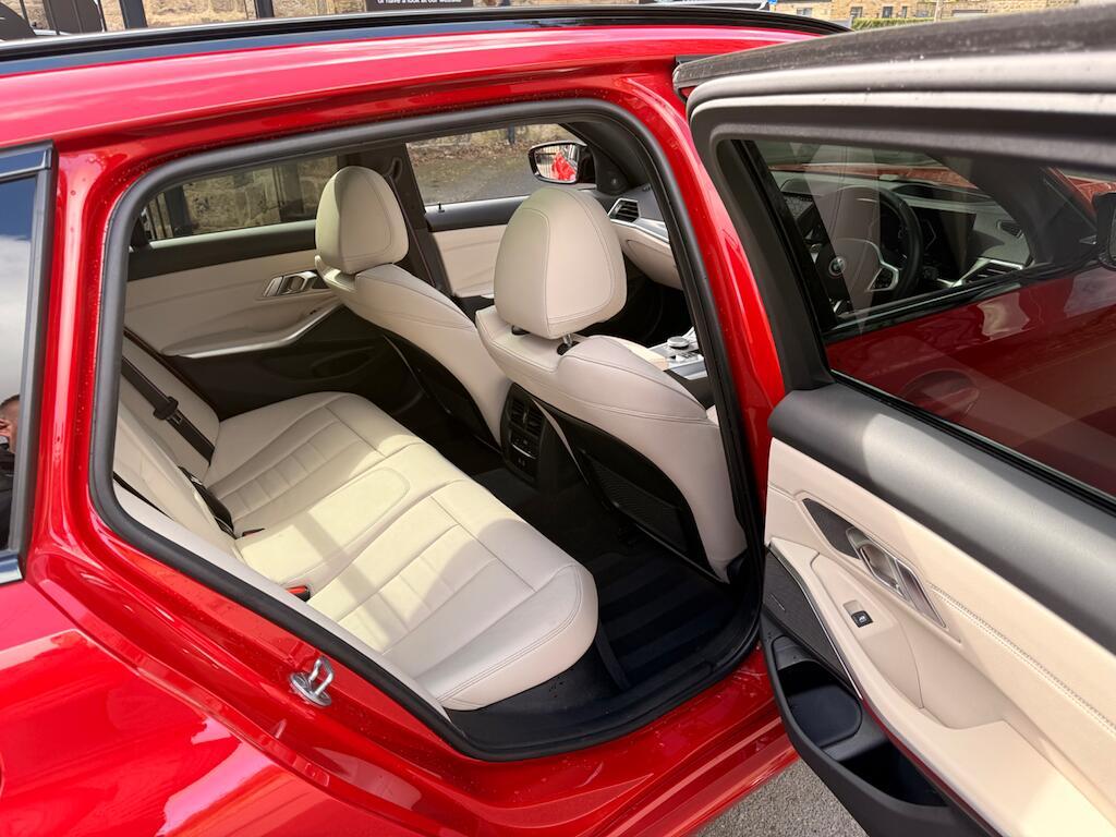 BMW 3 Series - Image 33