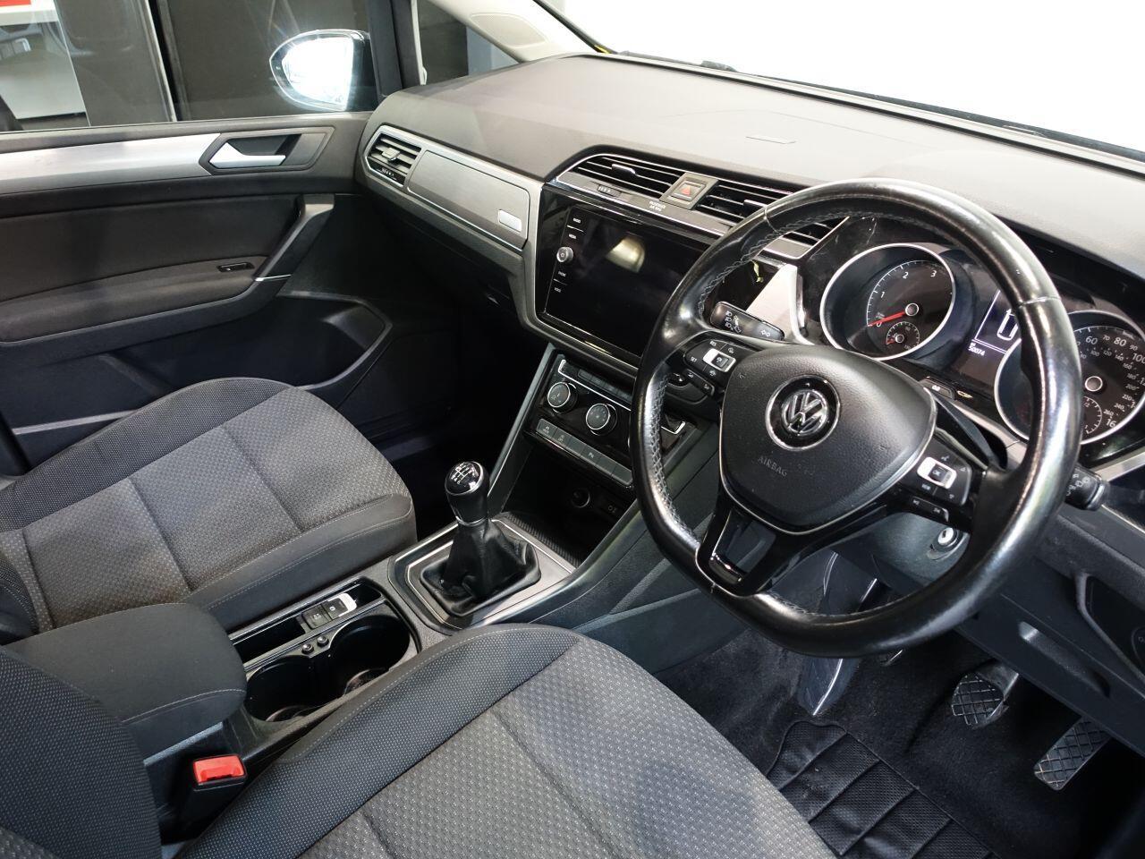 Volkswagen Touran - Image 3