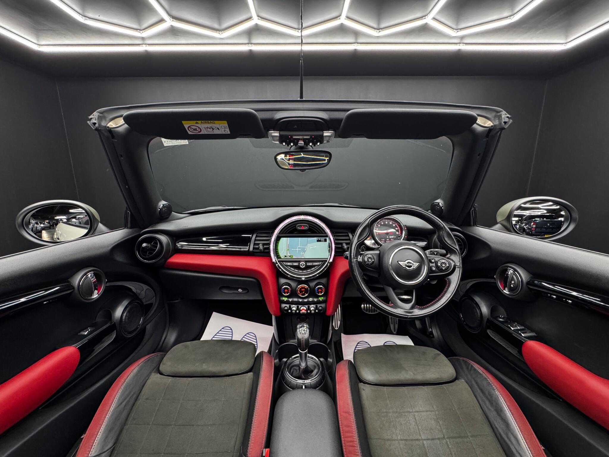 MINI Convertible - Image 15