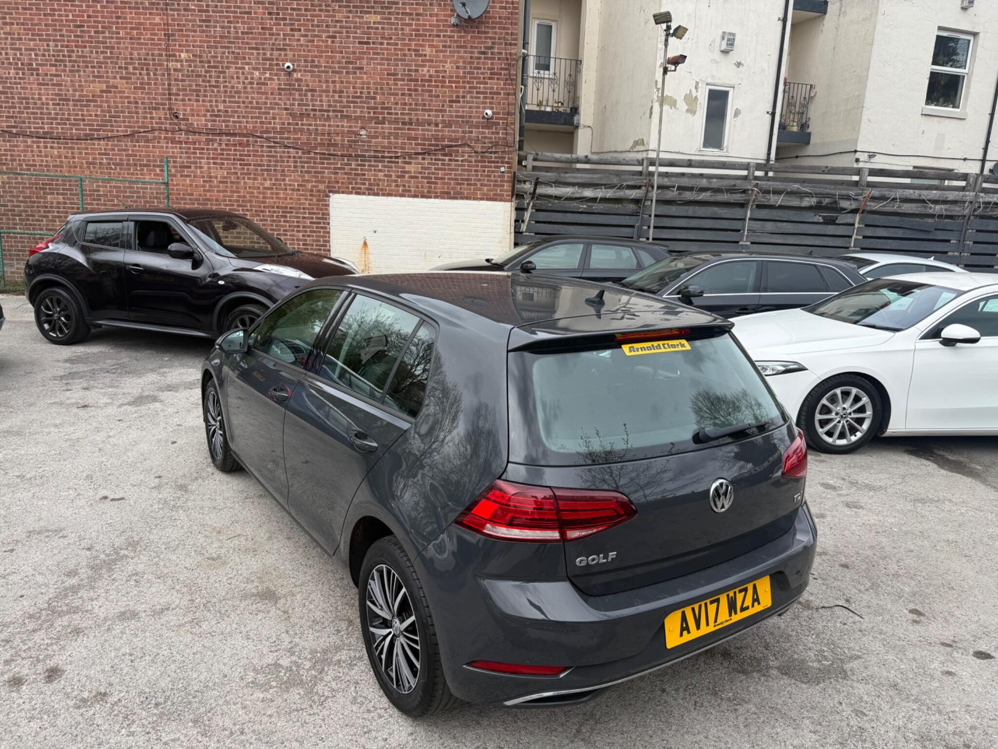 Volkswagen Golf - Image 32