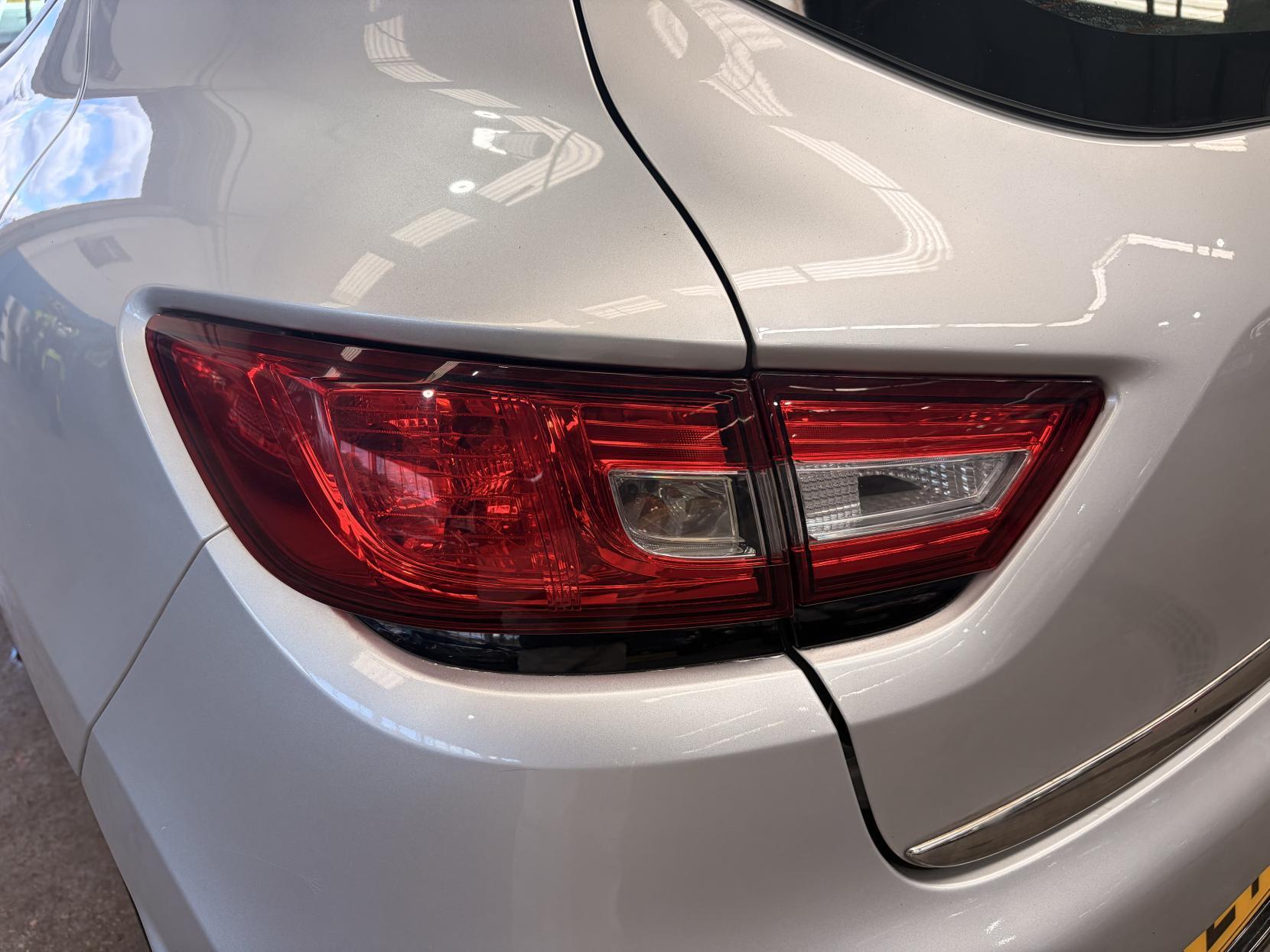 Renault Clio - Image 11