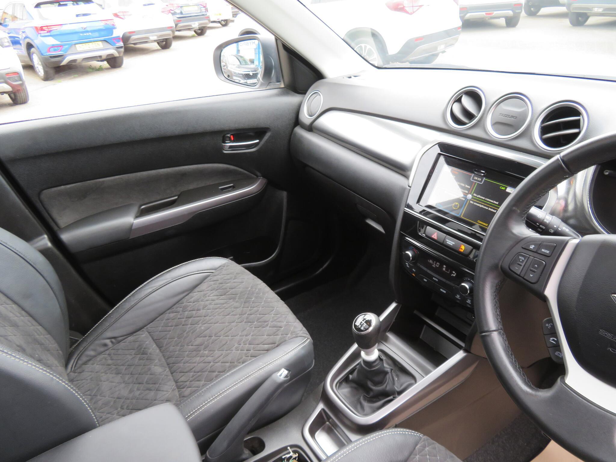 Suzuki Vitara - Image 12
