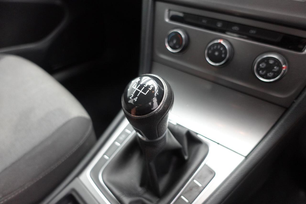 Volkswagen Golf - Image 20