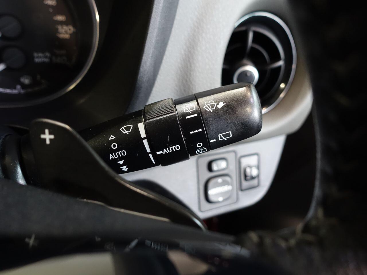 Toyota Yaris - Image 14