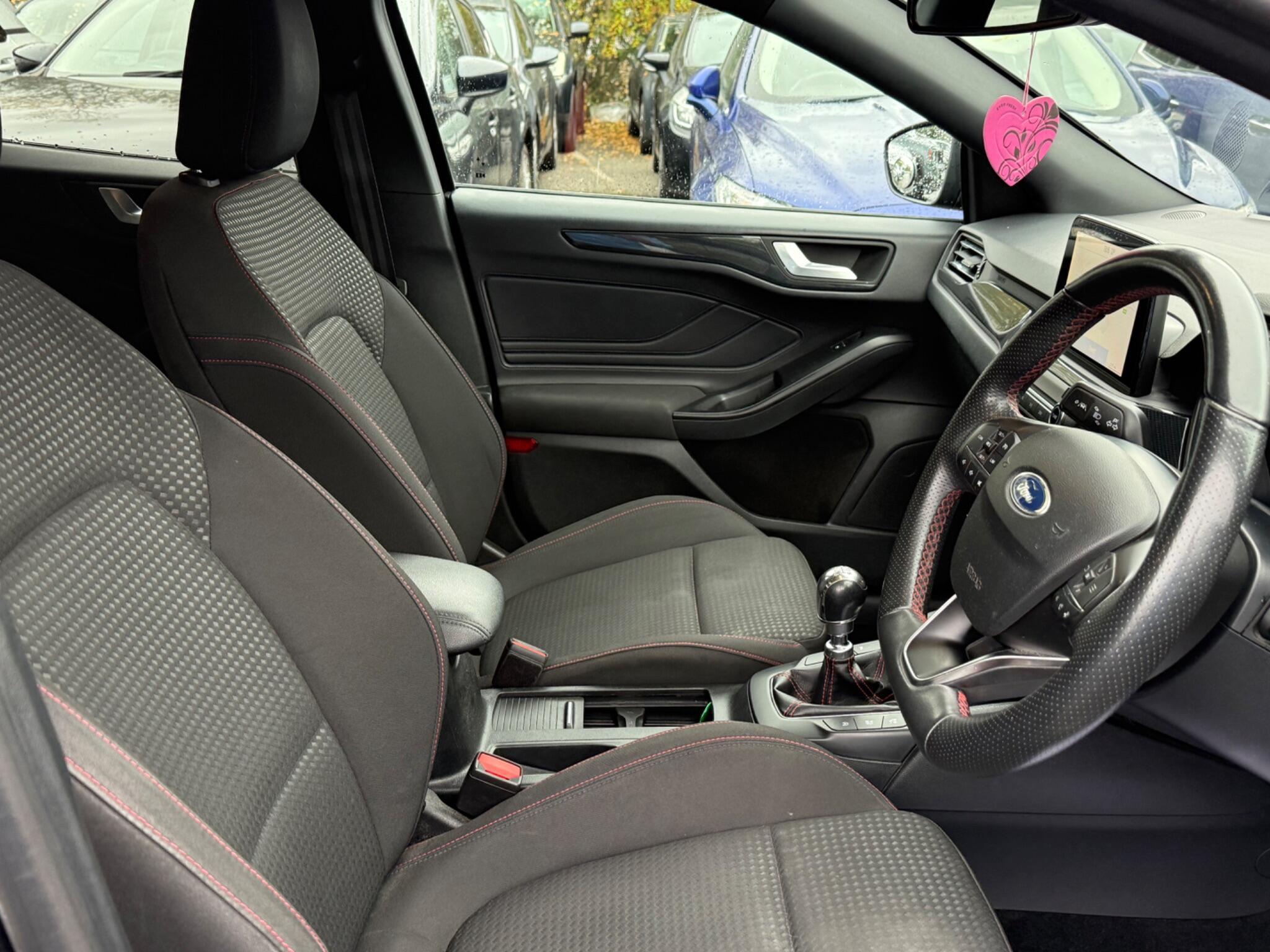 Ford Focus - Image 24