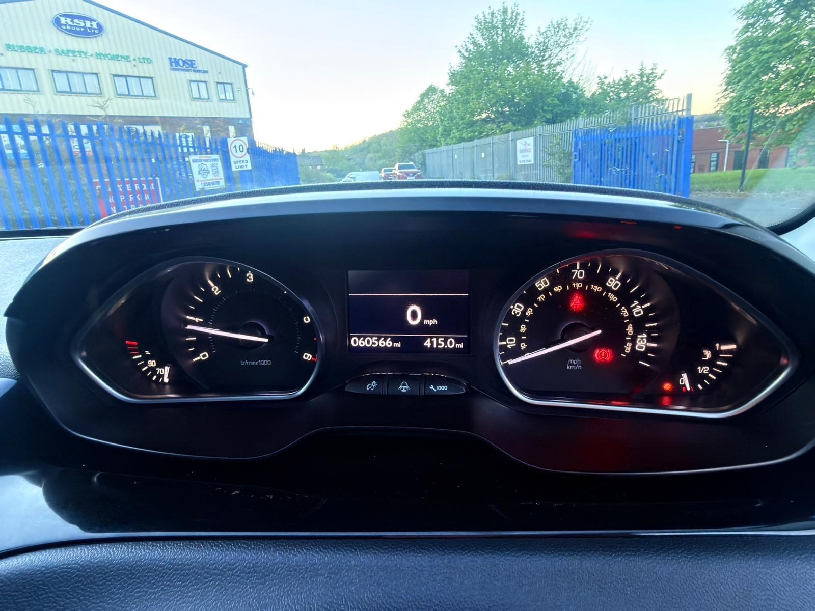 Peugeot 208 - Image 22