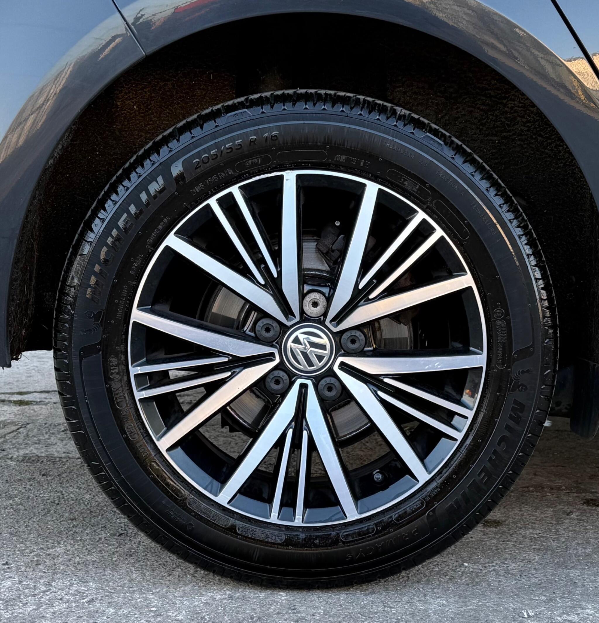 Volkswagen Golf - Image 18