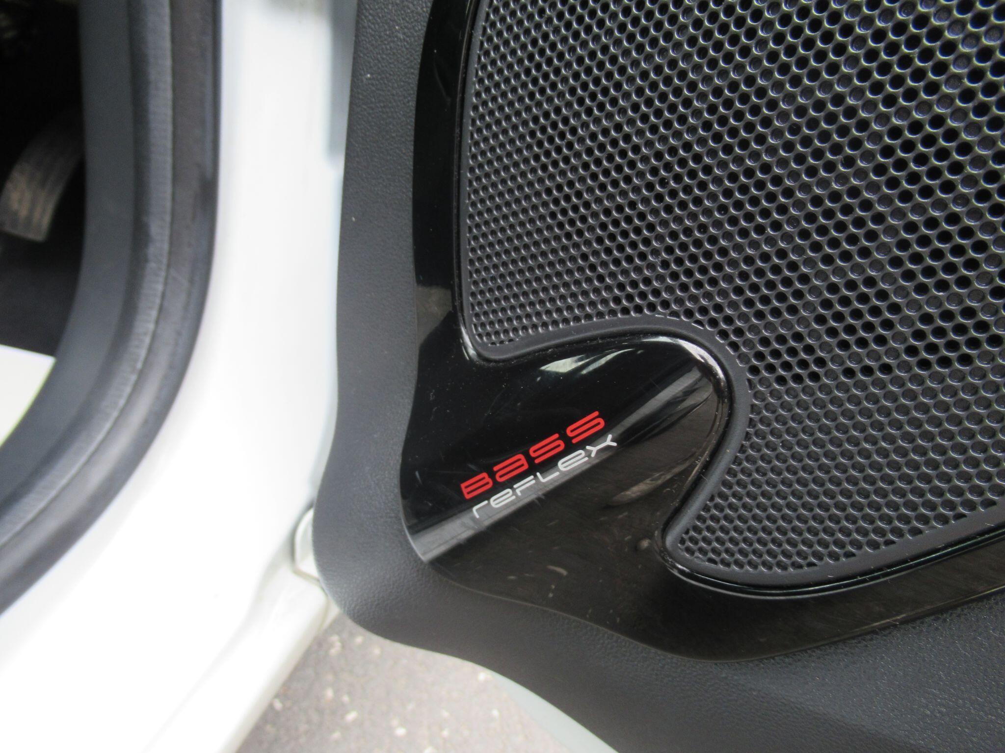 Renault Clio - Image 16
