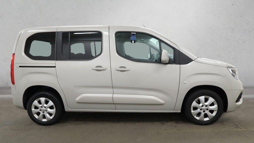 Vauxhall Combo Life - Image 7
