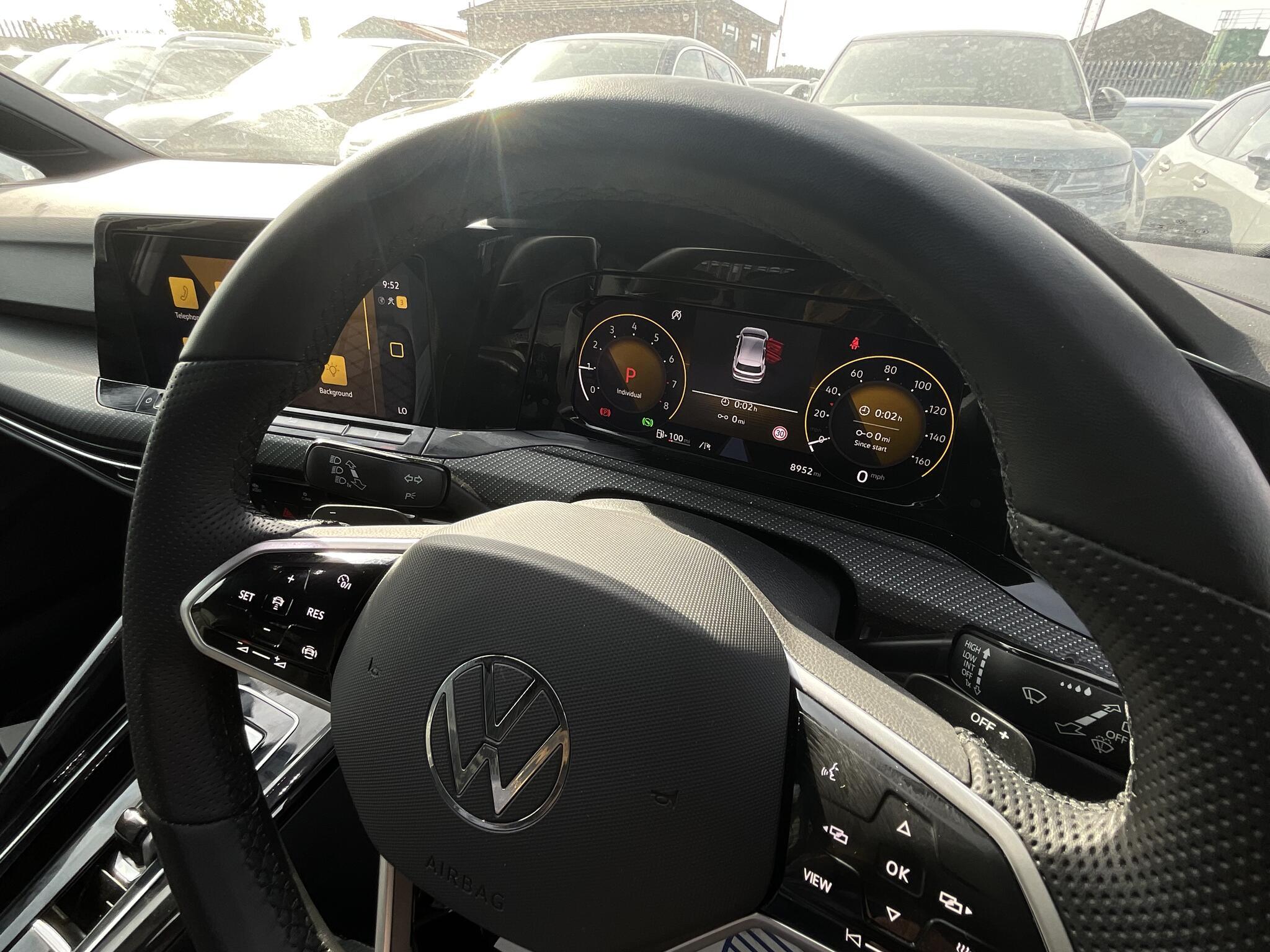 Volkswagen Golf - Image 9