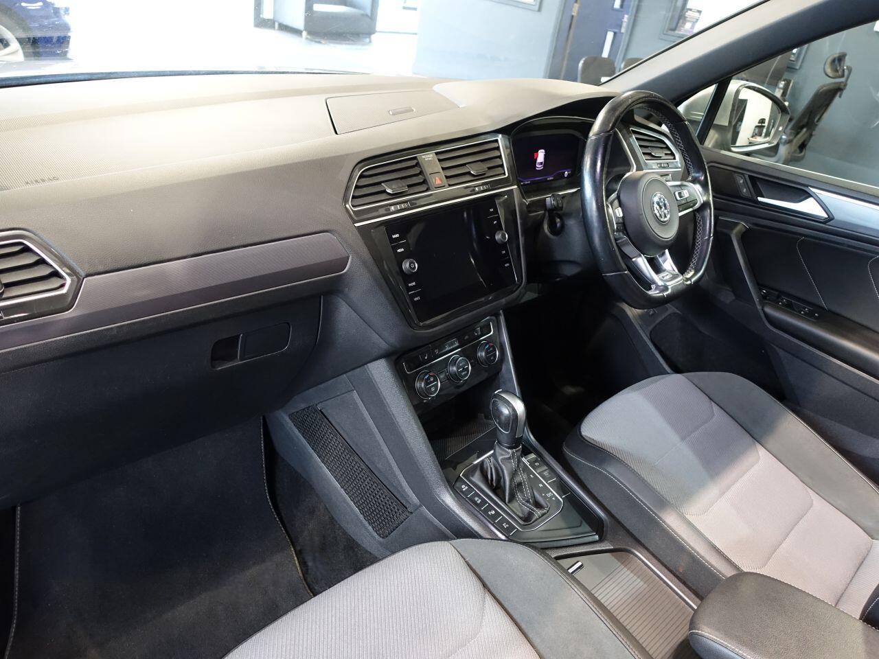 Volkswagen Tiguan - Image 13