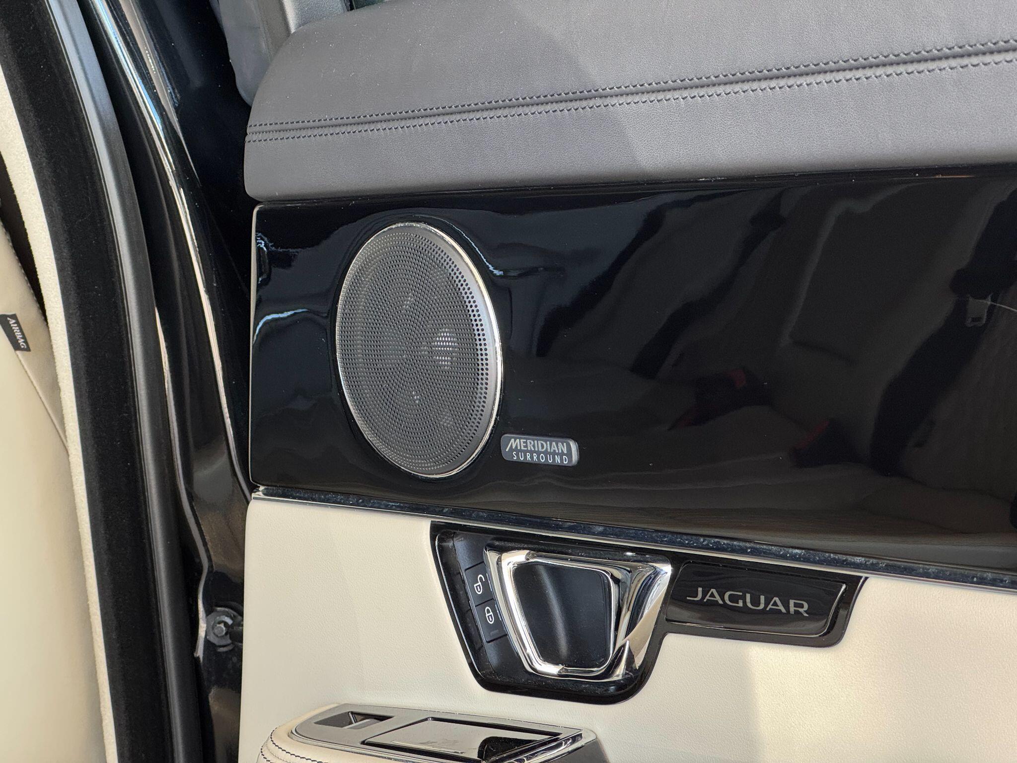 Jaguar XJ - Image 26