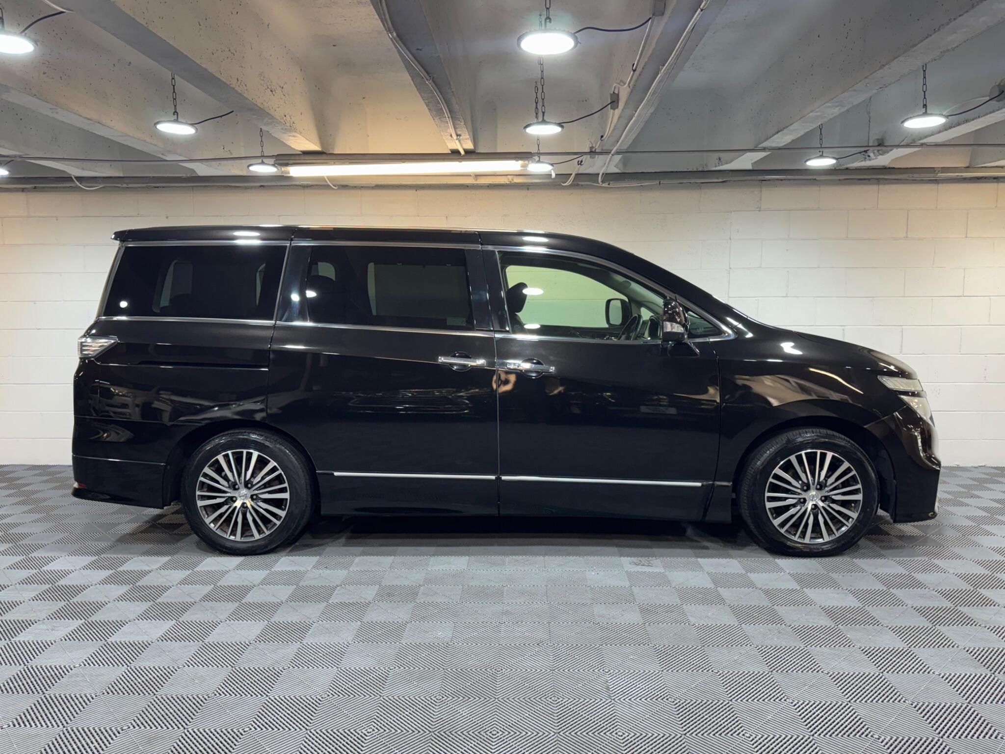 Nissan Elgrand - Image 5