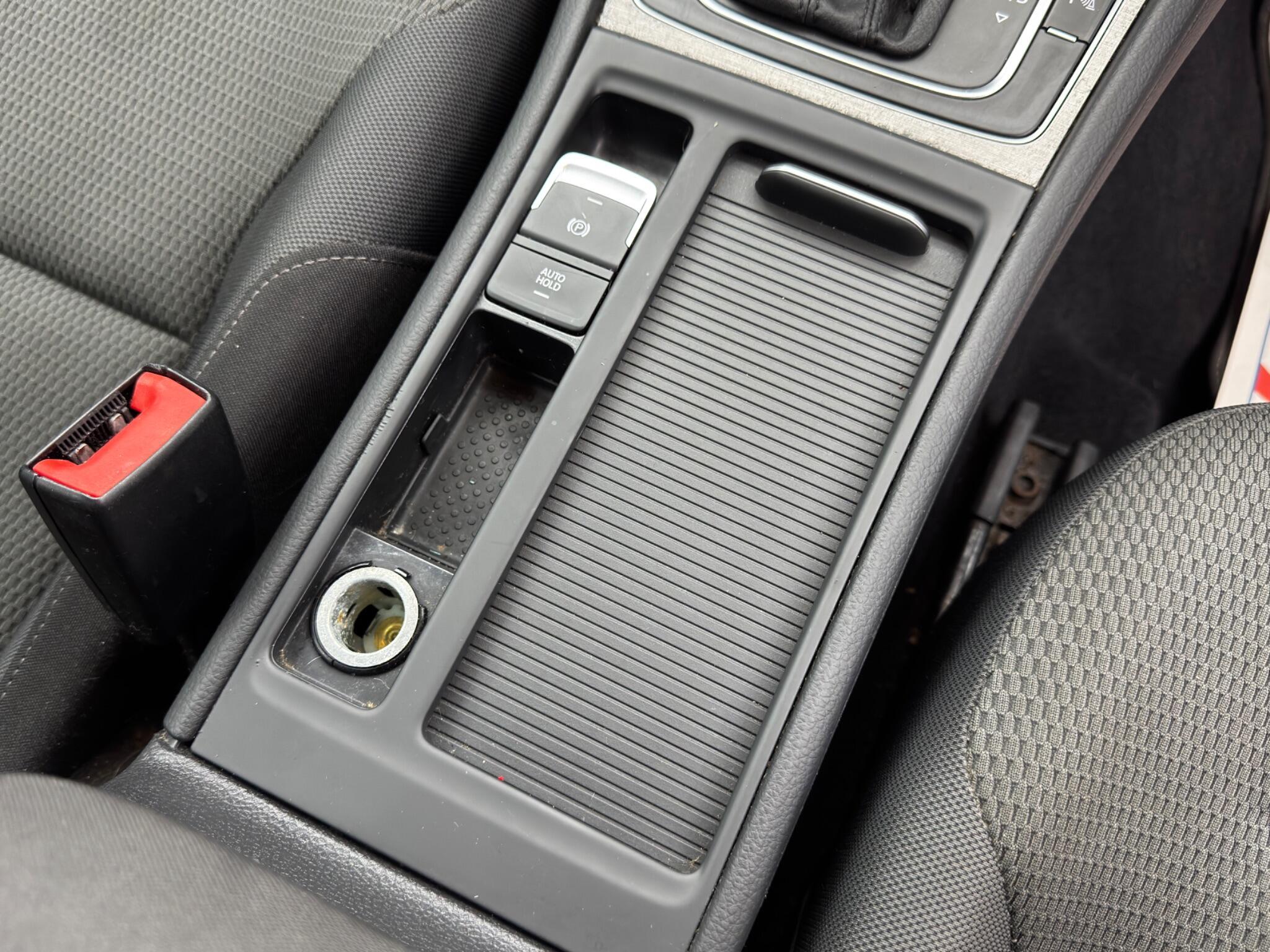 Volkswagen Golf - Image 22