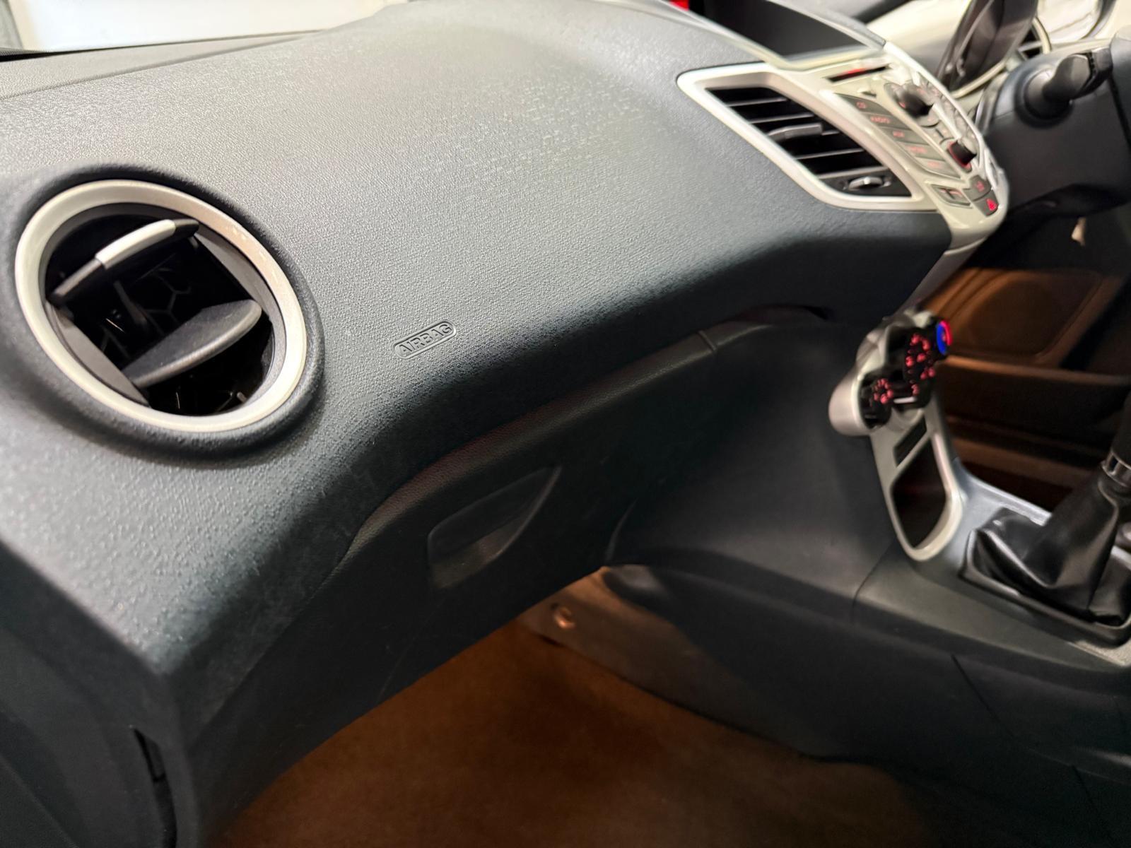 Ford Fiesta - Image 35