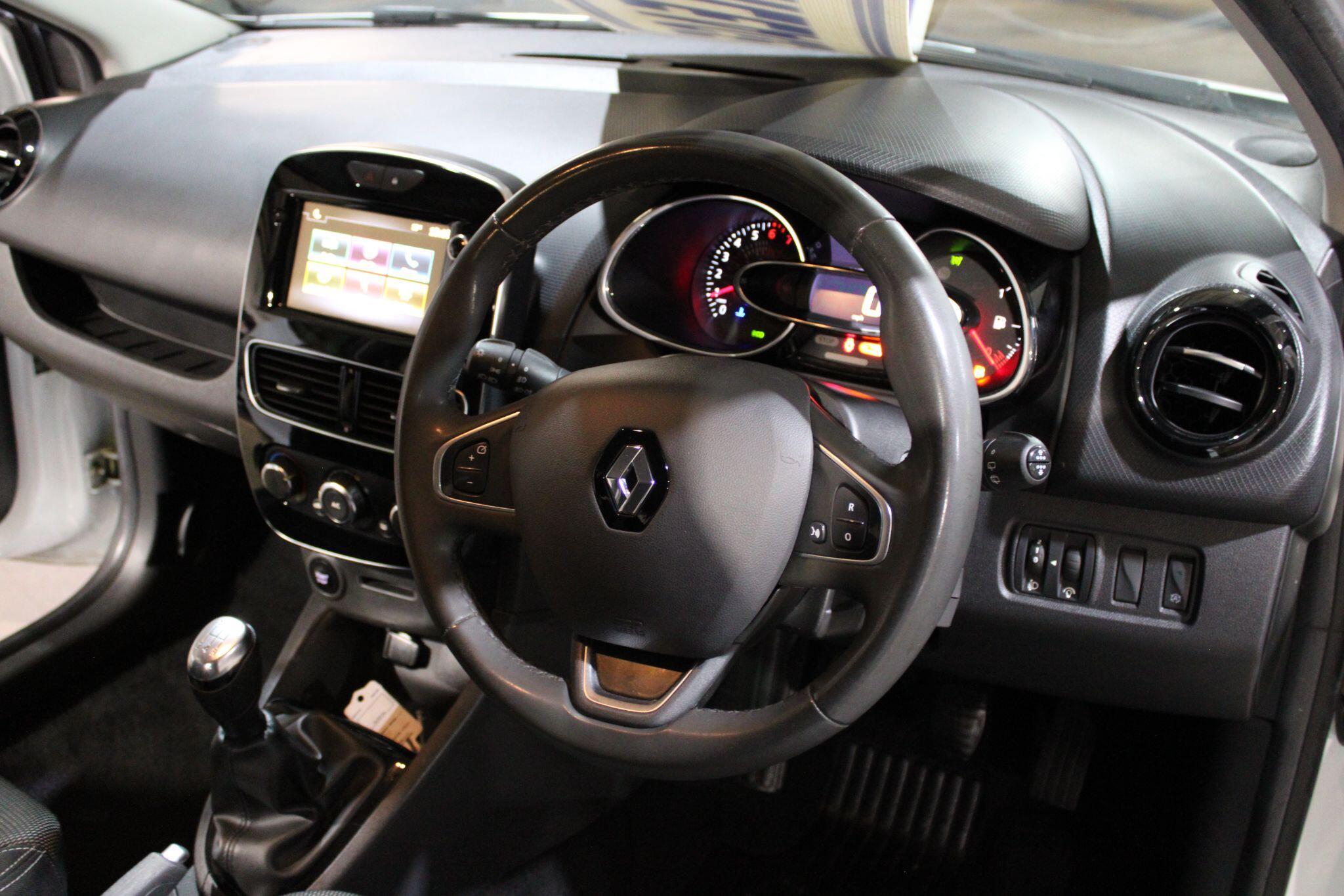 Renault Clio - Image 2