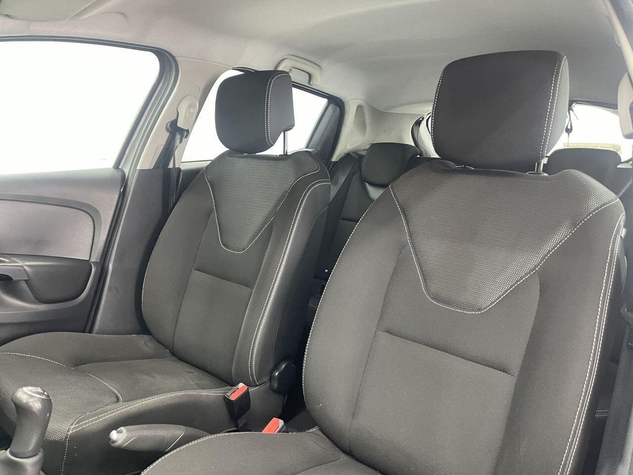 Renault Clio - Image 28