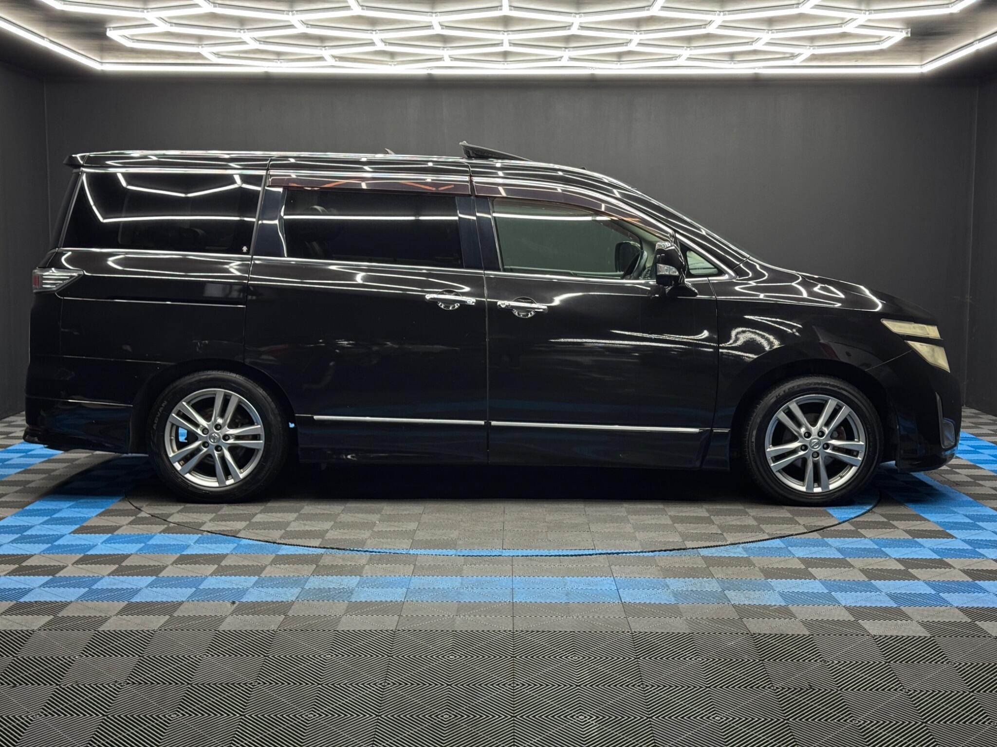 Nissan Elgrand - Image 4