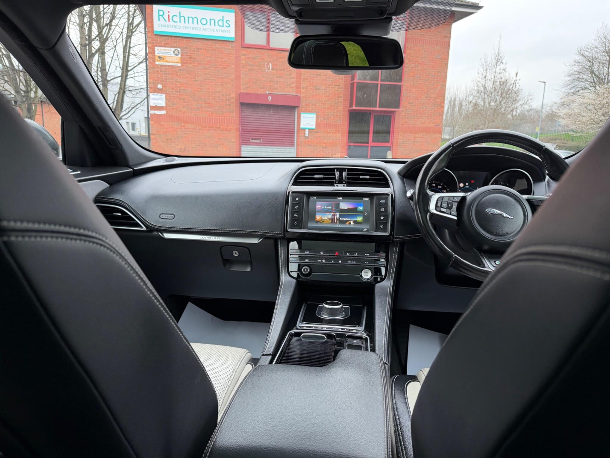 Jaguar F-Pace - Image 64