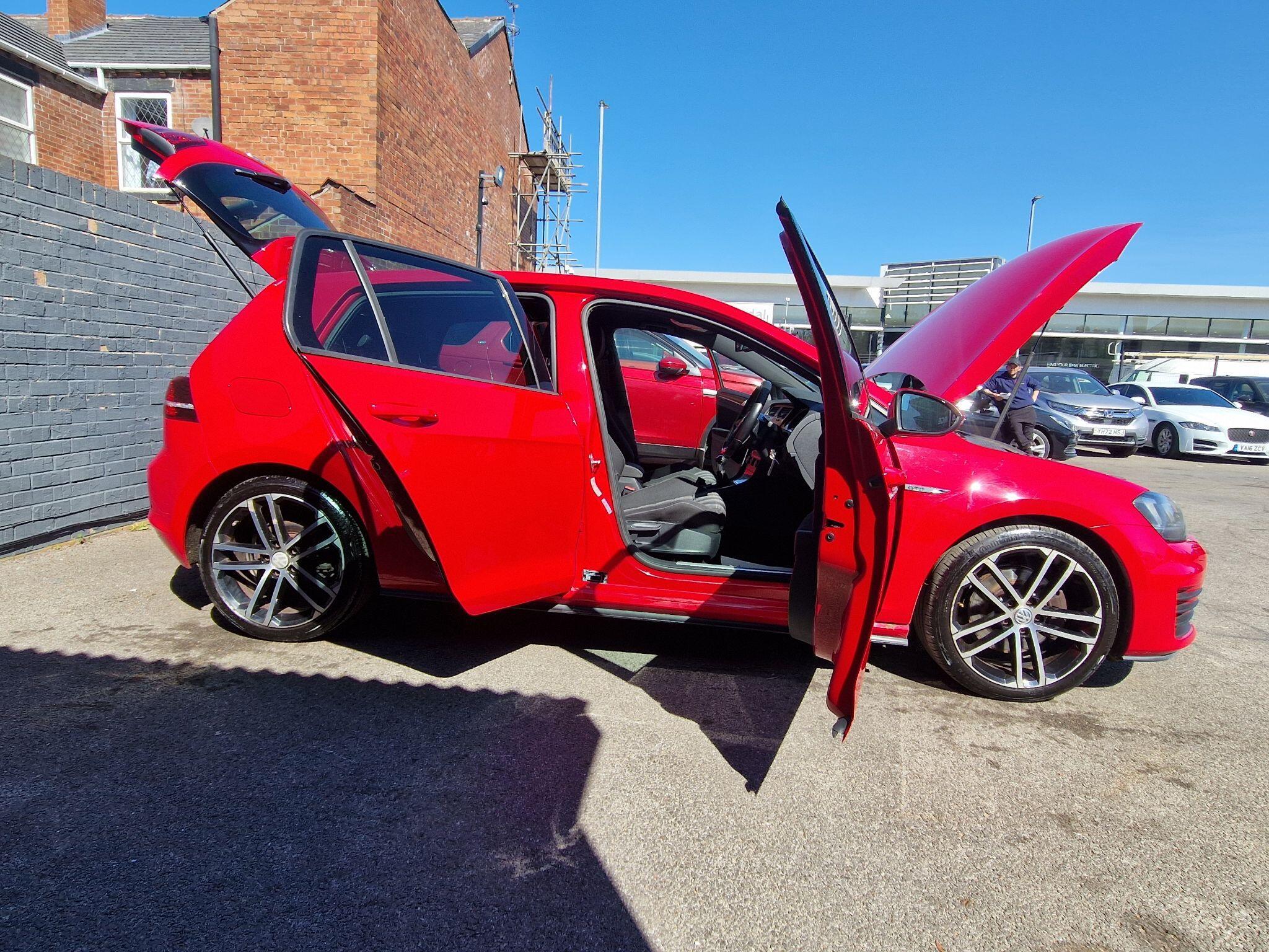 Volkswagen Golf - Image 22