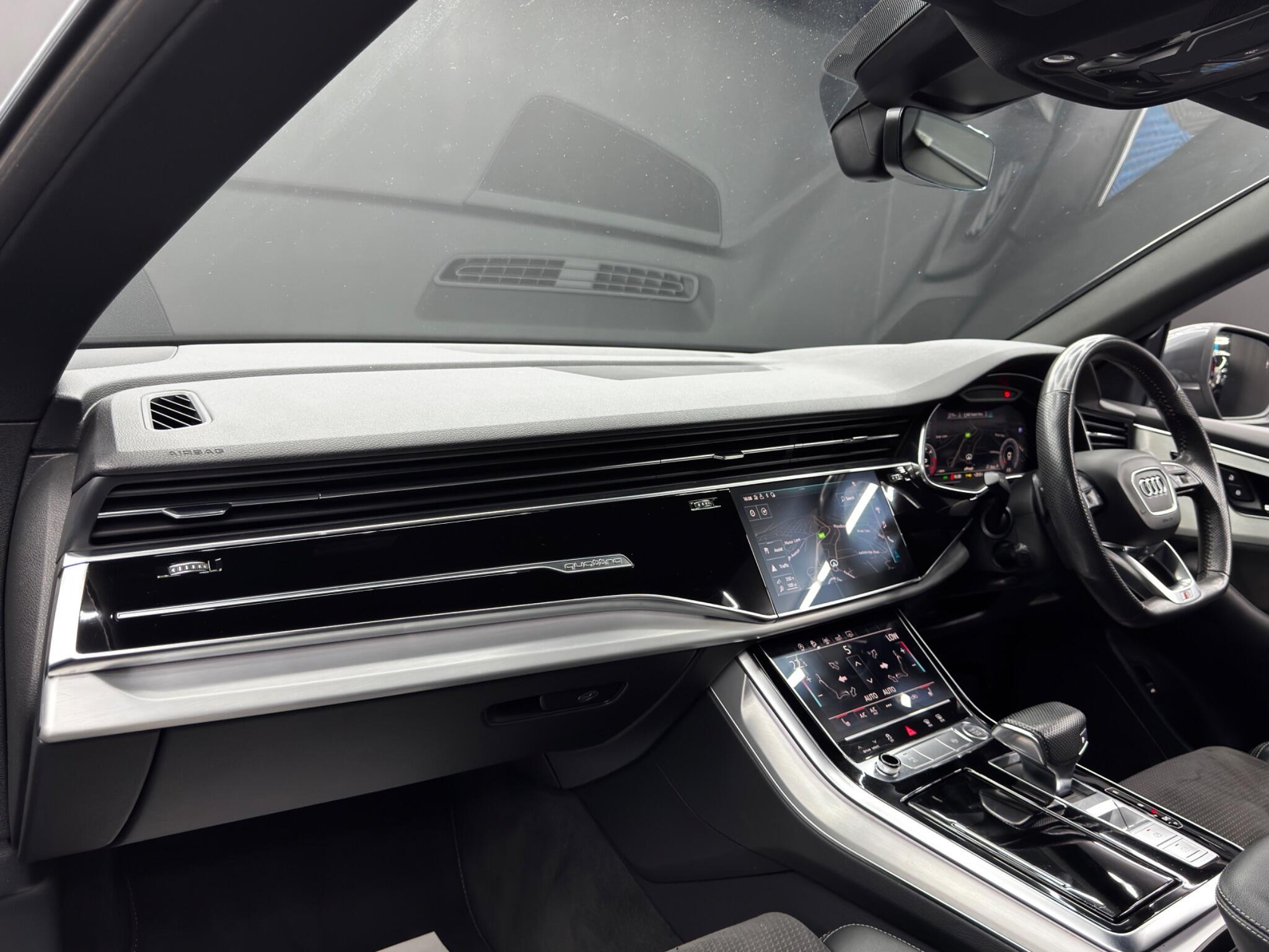 Audi Q8 - Image 11