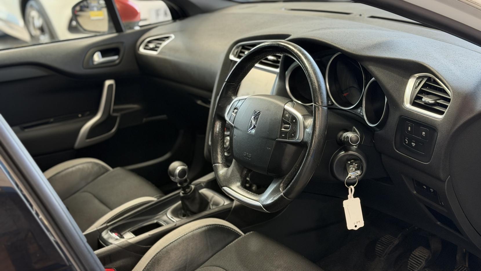 DS AUTOMOBILES DS 4 - Image 20