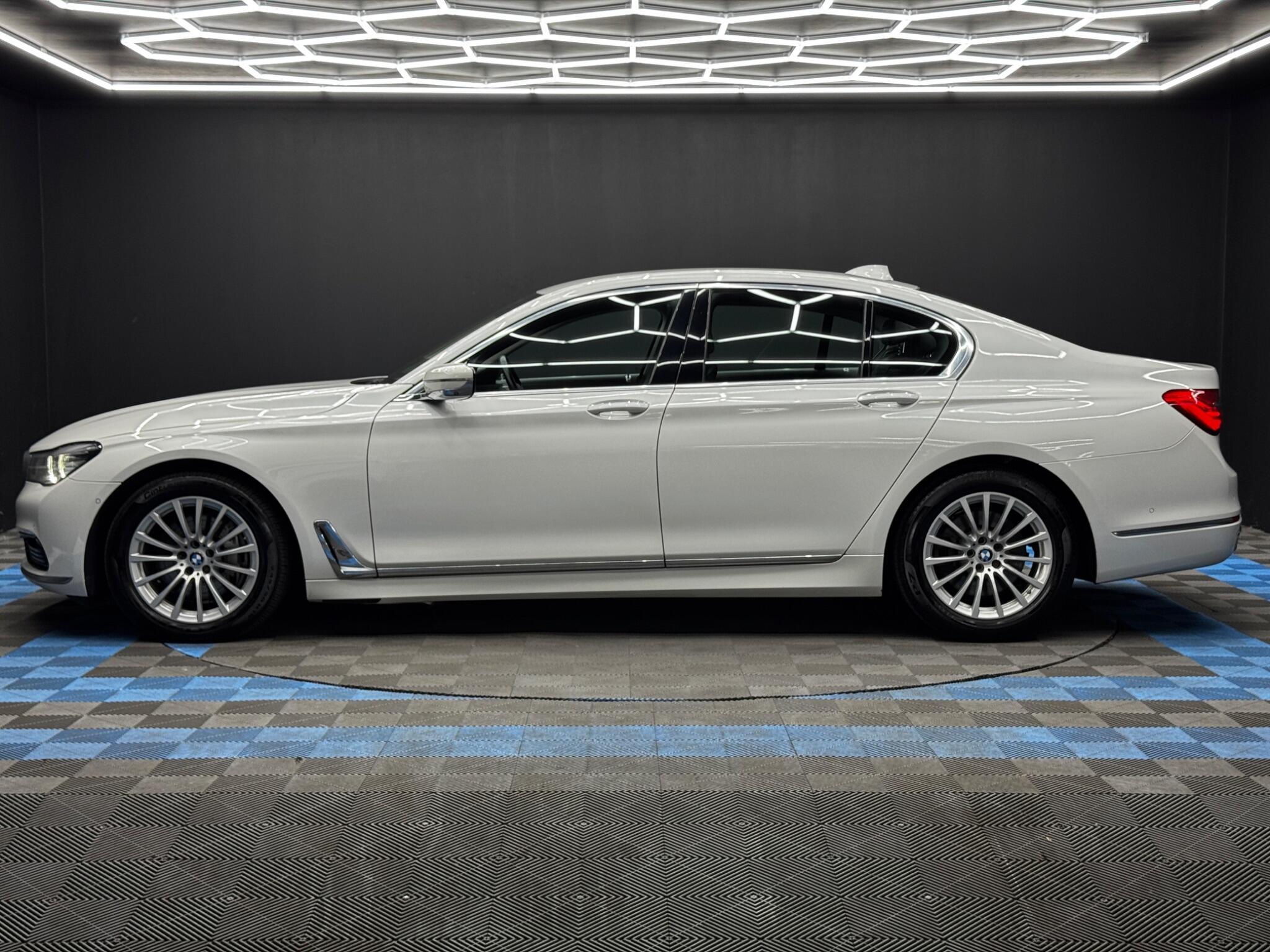 BMW 7 Series - Image 8
