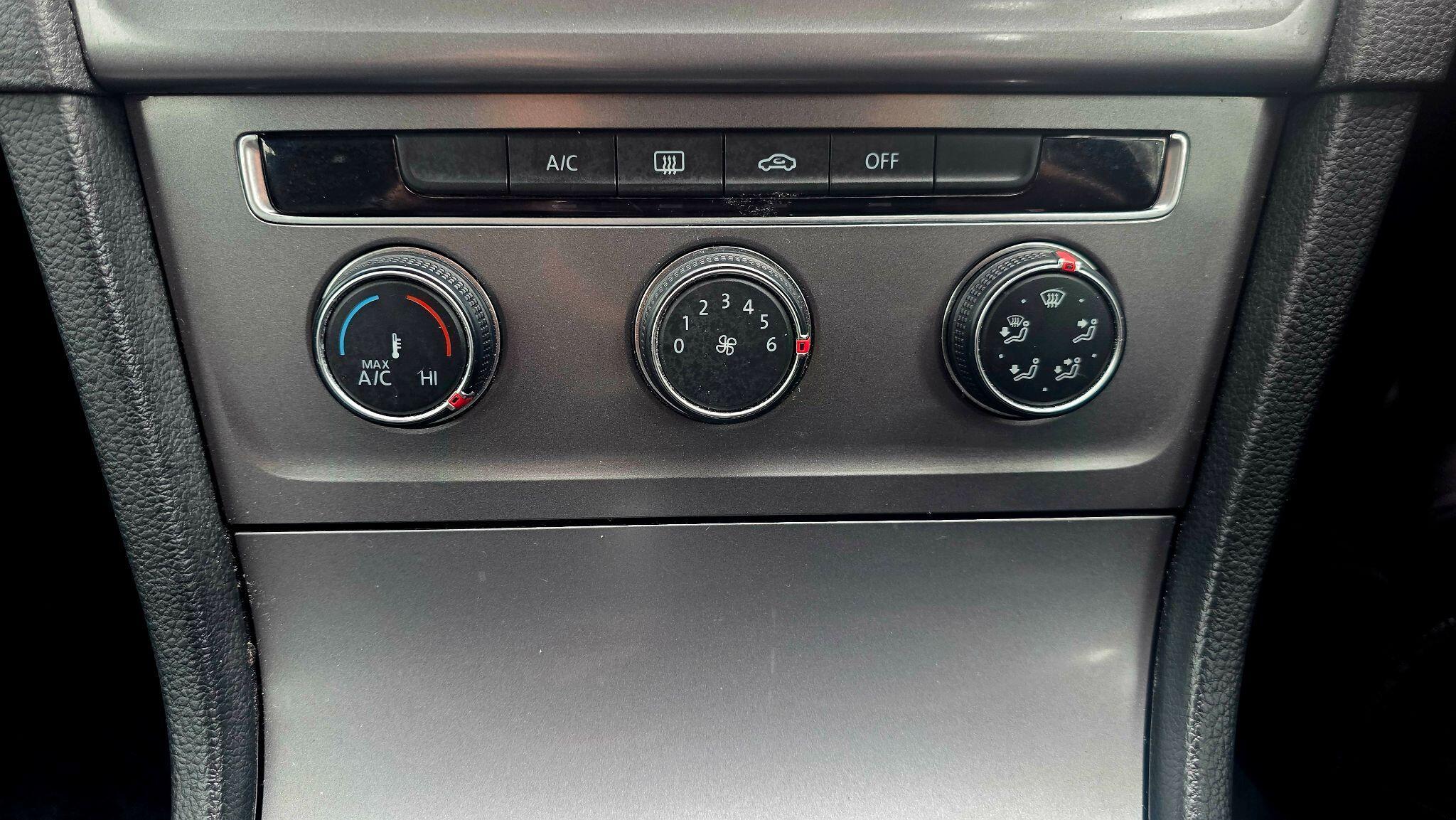 Volkswagen Golf - Image 26