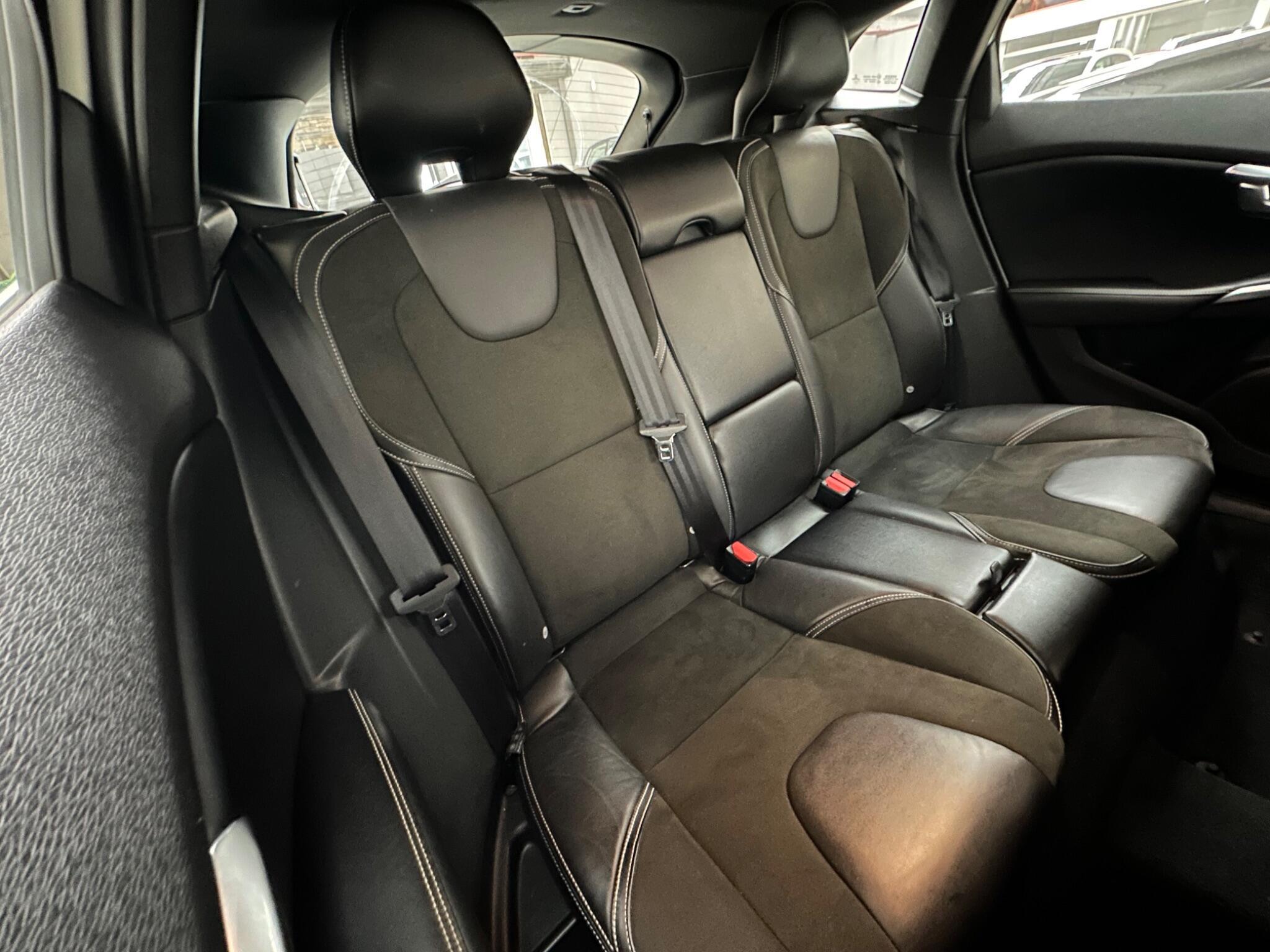 Volvo V40 - Image 10