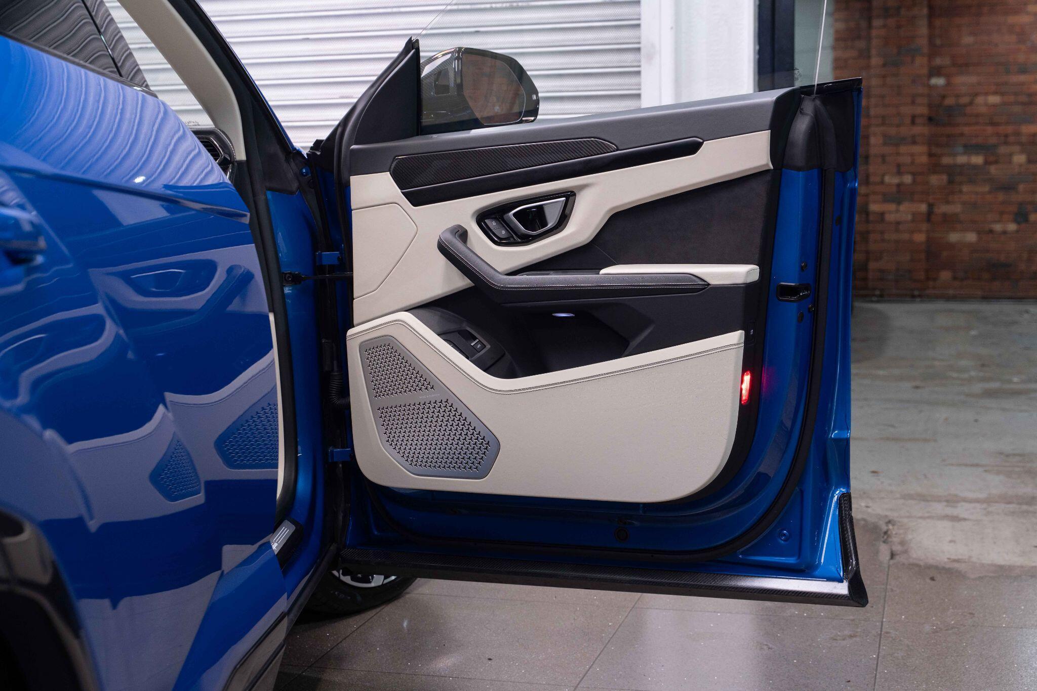 Lamborghini Urus - Image 30