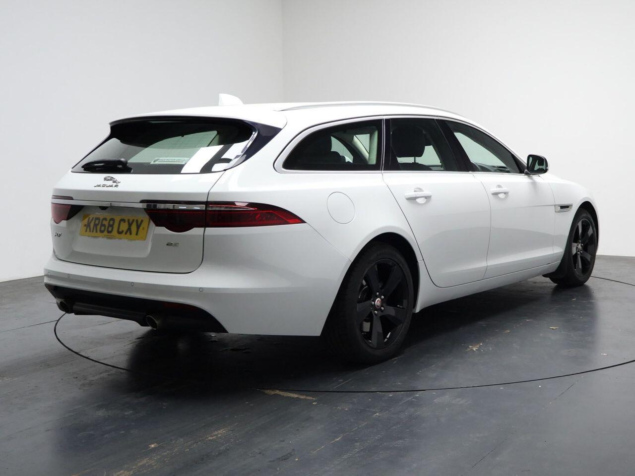 Jaguar XF - Image 12