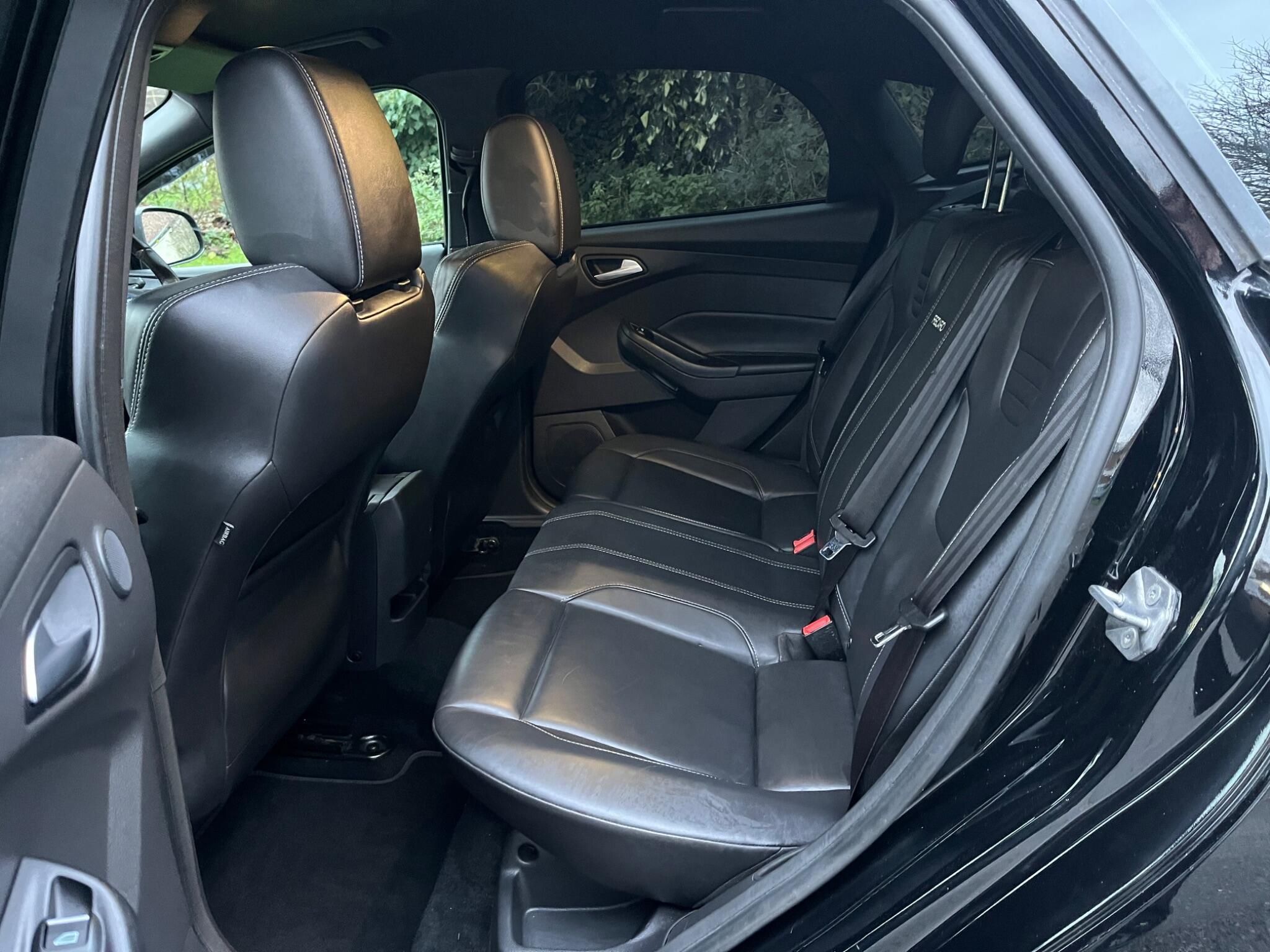 Ford Focus - Image 17