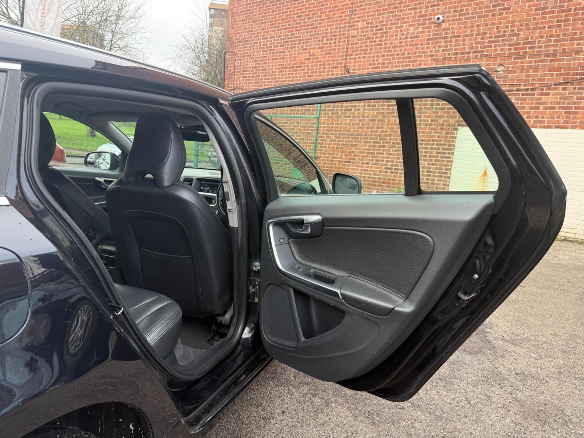 Volvo V60 - Image 30