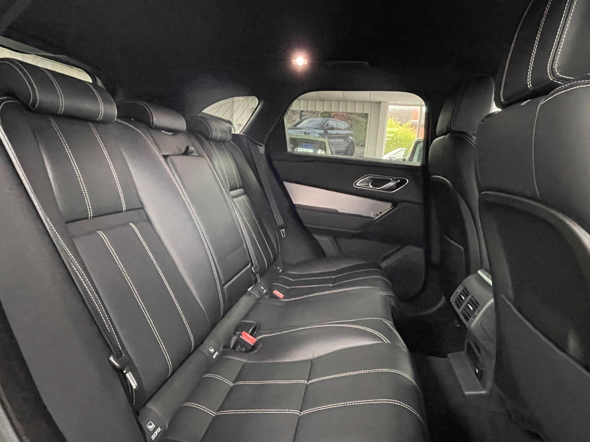 Land Rover Range Rover Velar - Image 31