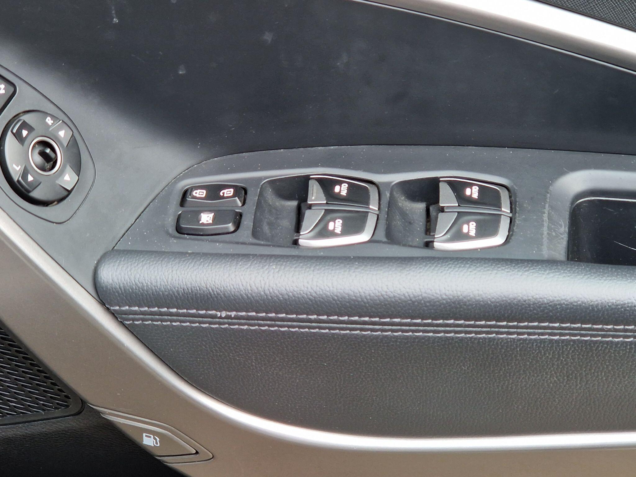 Hyundai Santa Fe - Image 33