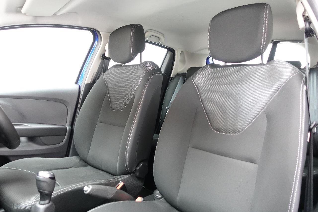 Renault Clio - Image 17