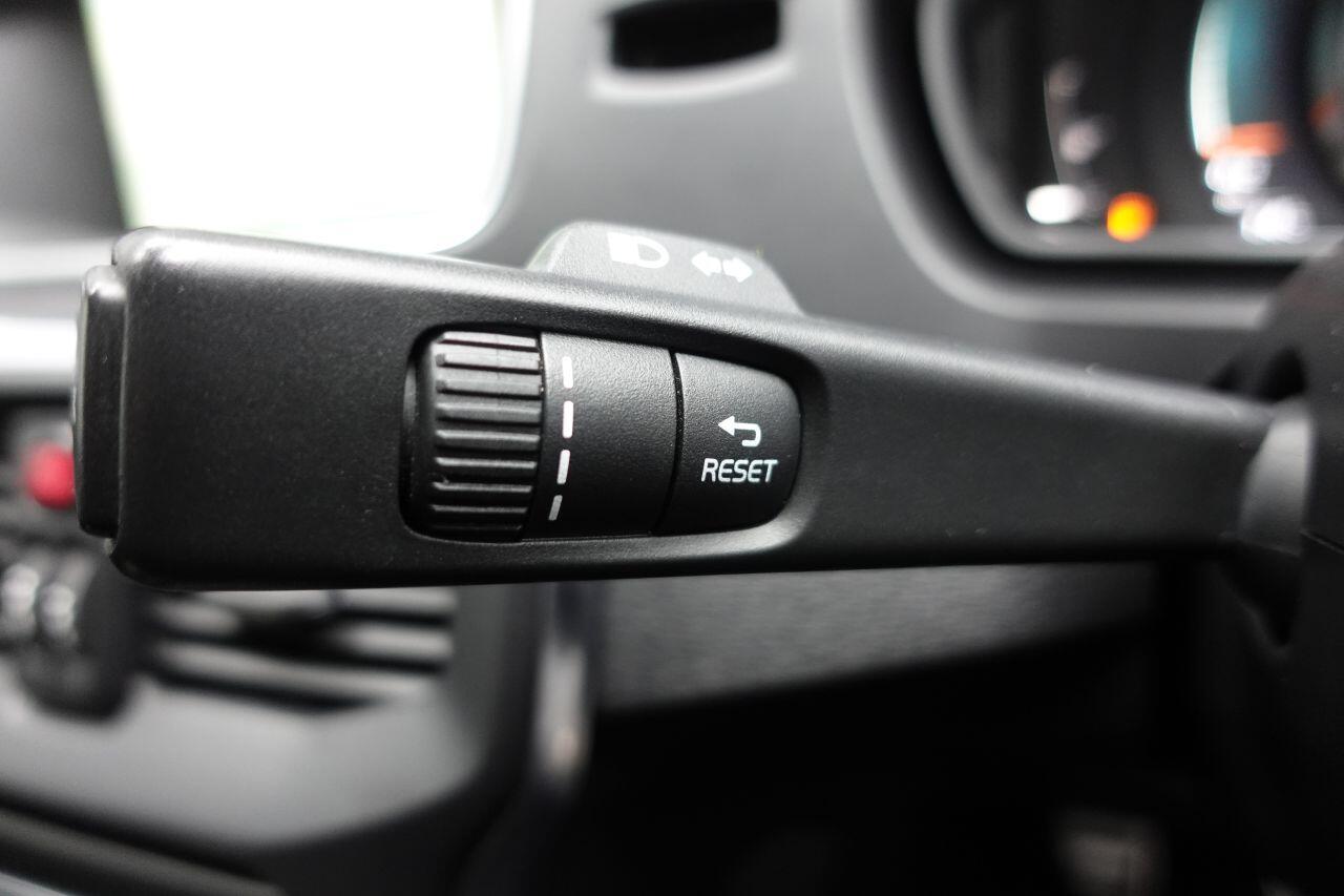 Volvo V40 - Image 32