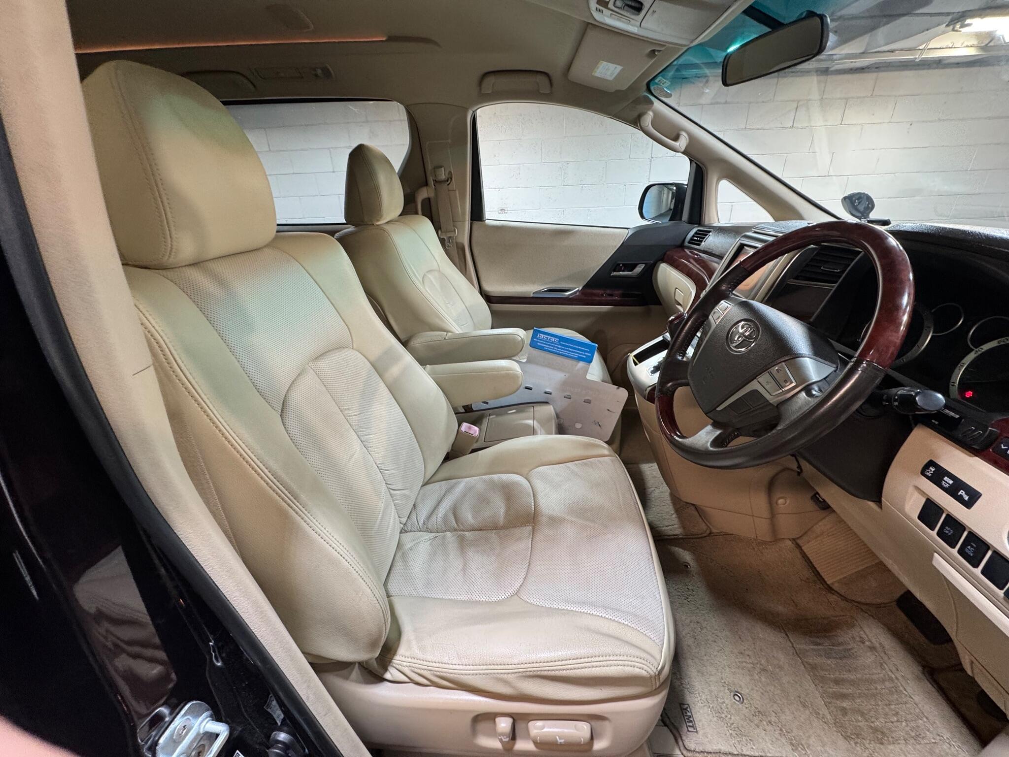 Toyota Vellfire - Image 7