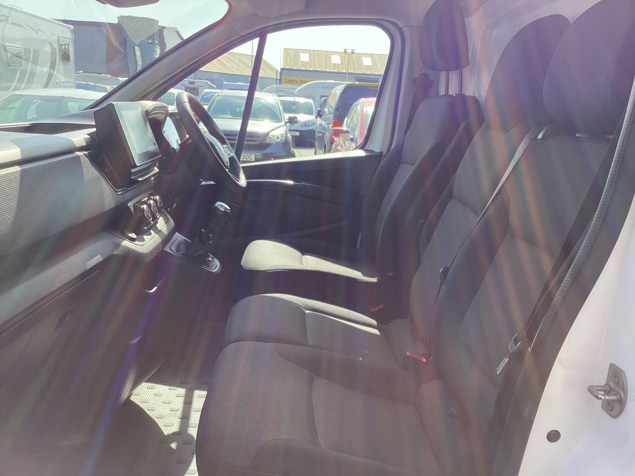 Renault Trafic - Image 16