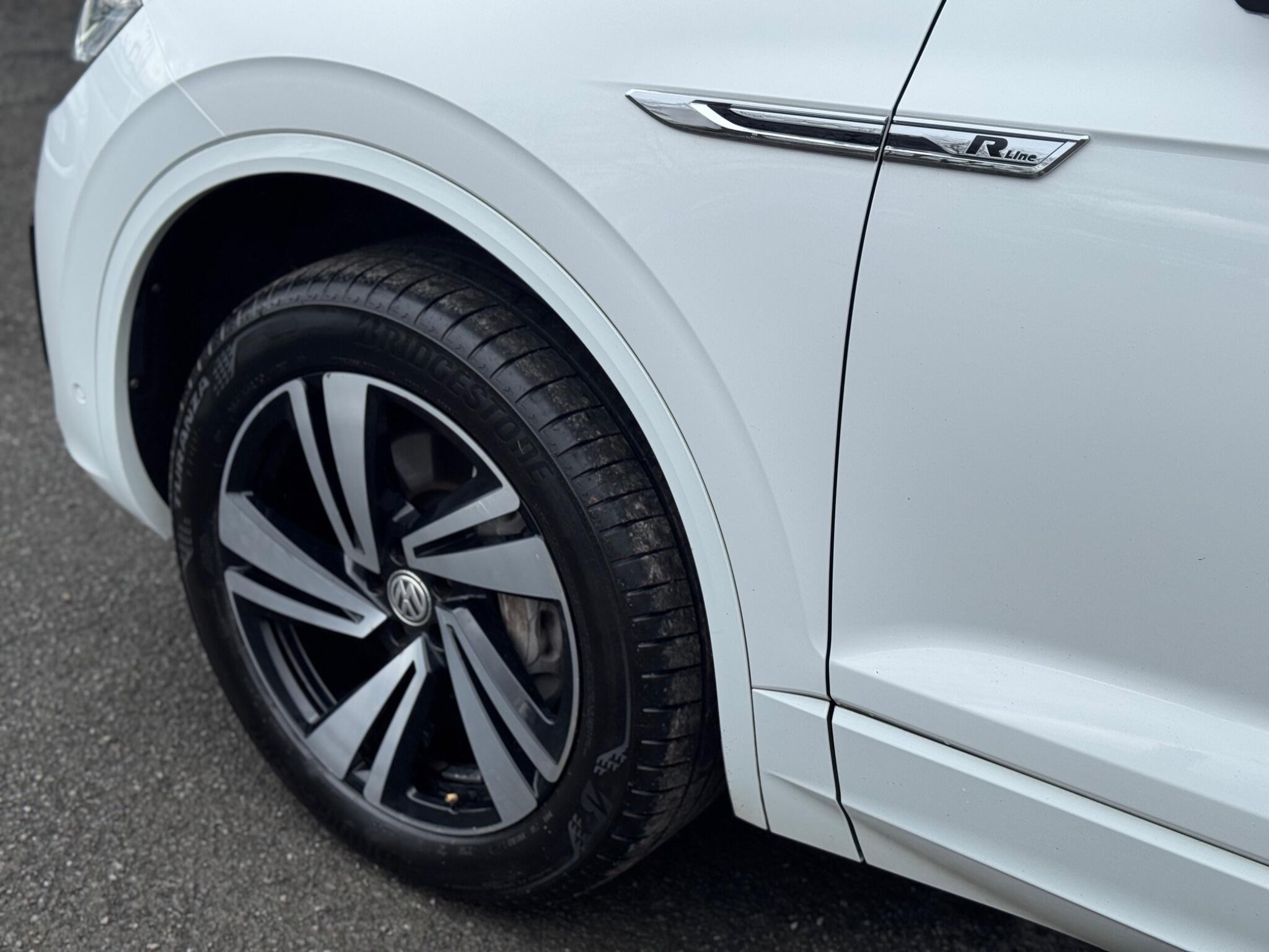 Volkswagen Touareg - Image 16